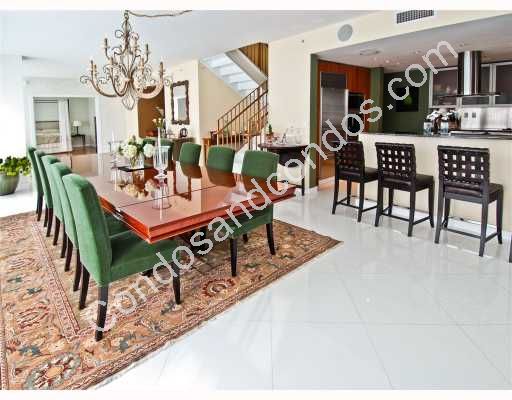 Spacious, open dining room and kitchen
