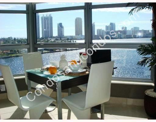 Breakfast area with glistening water vista