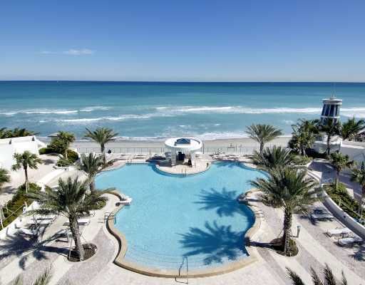 Luxurious pool overlooking the ocean w/ surrounding sun deck & outdoor whirlpool spa 