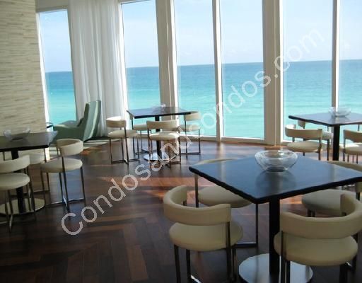 Clubroom overlooking the ocean with bar, TV and billiards