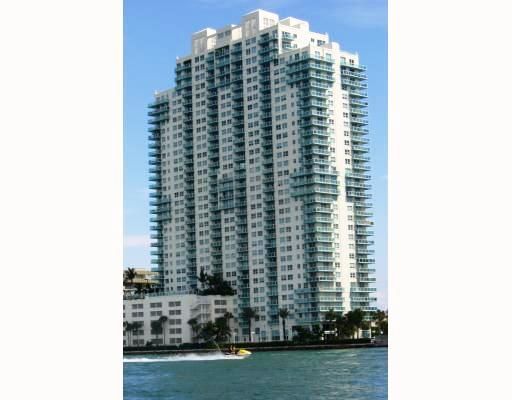 The Floridian Condo rising above Biscayne Bay