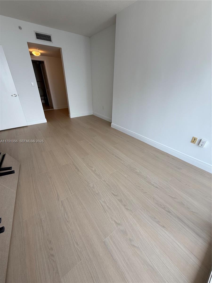 Photo of 1750 N Bayshore Drive 4809 #4809 listing for Sale
