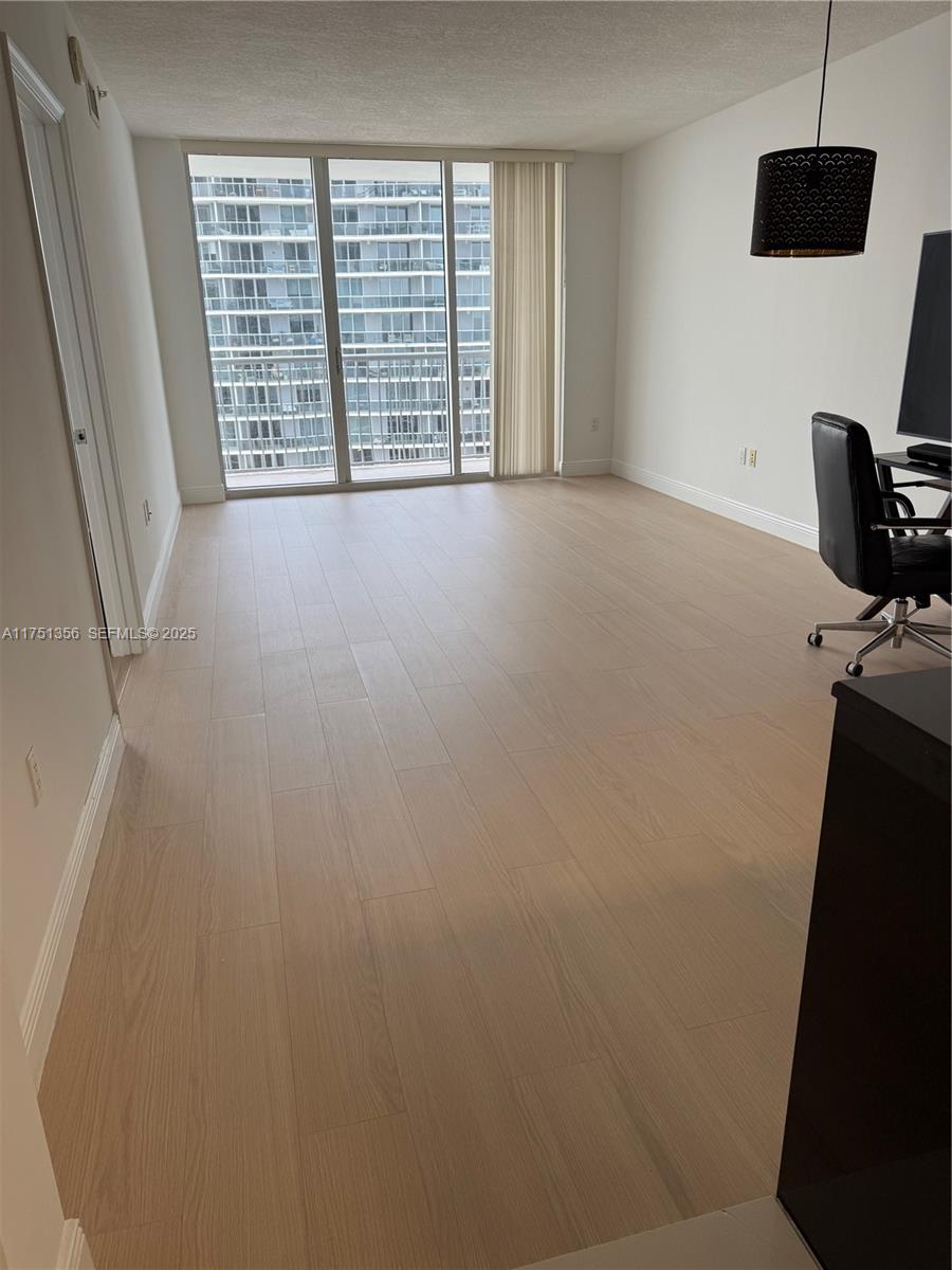 Photo of 1750 N Bayshore Drive 4809 #4809 listing for Sale