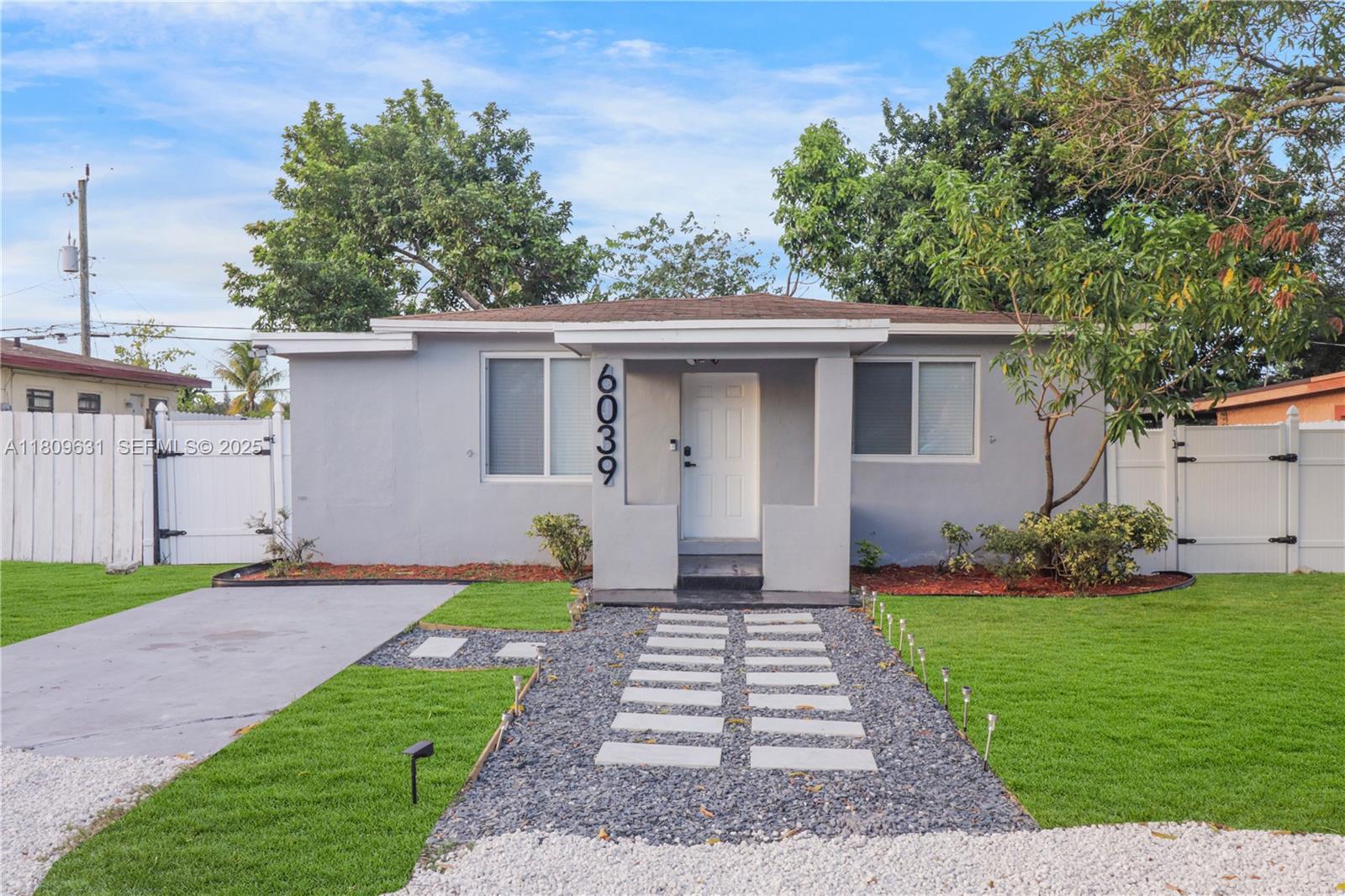 Photo of #A11809631 listing for Sale