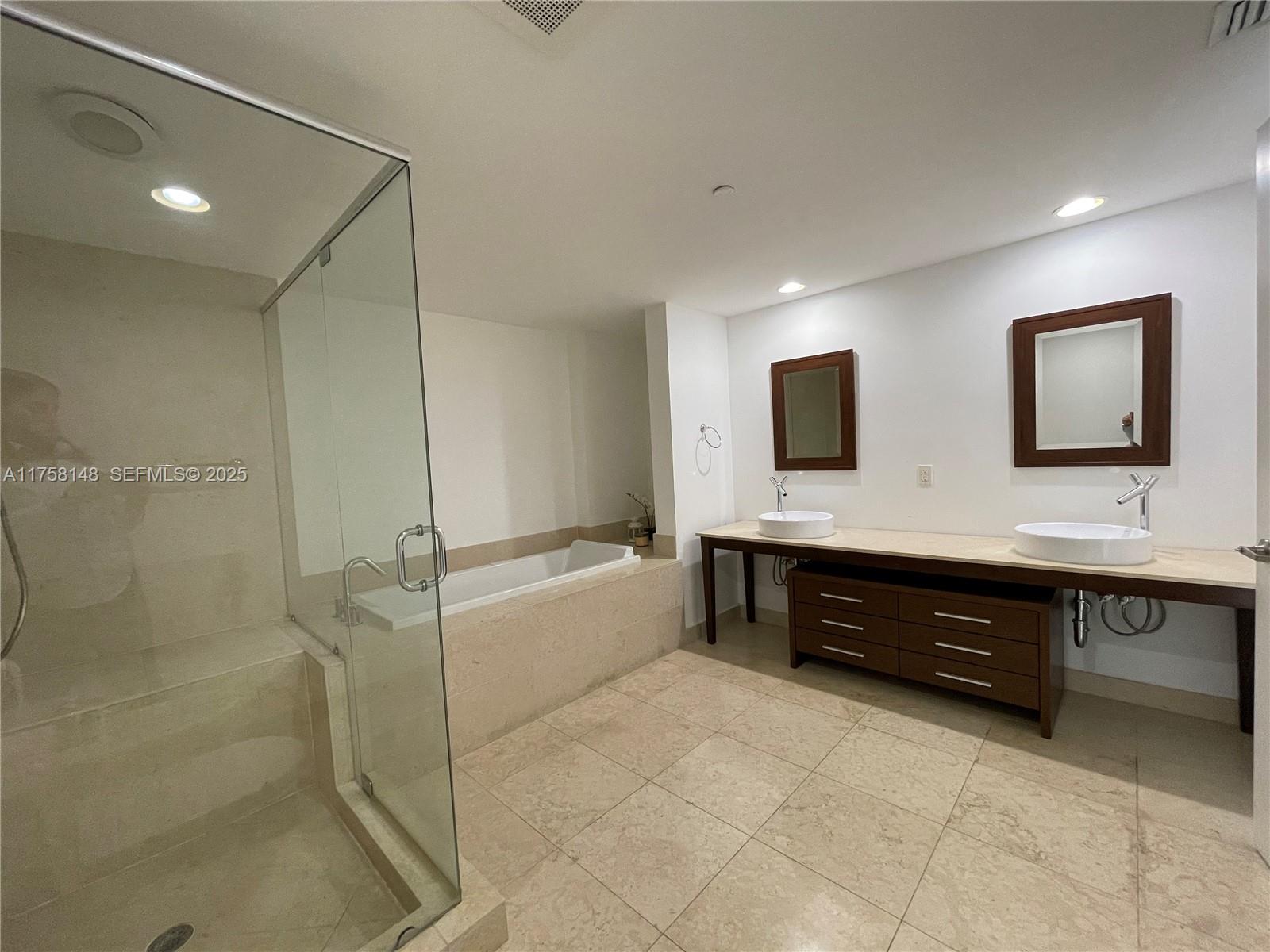 Photo of 465 Brickell Avenue 819 #819 listing for Sale