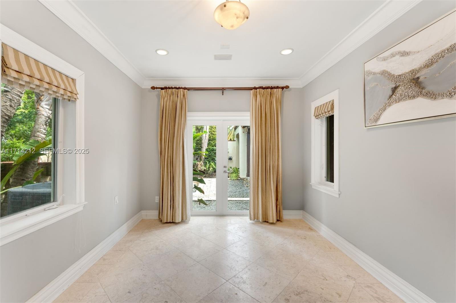 Photo of 11 E Rivo Alto Drive # listing for Sale