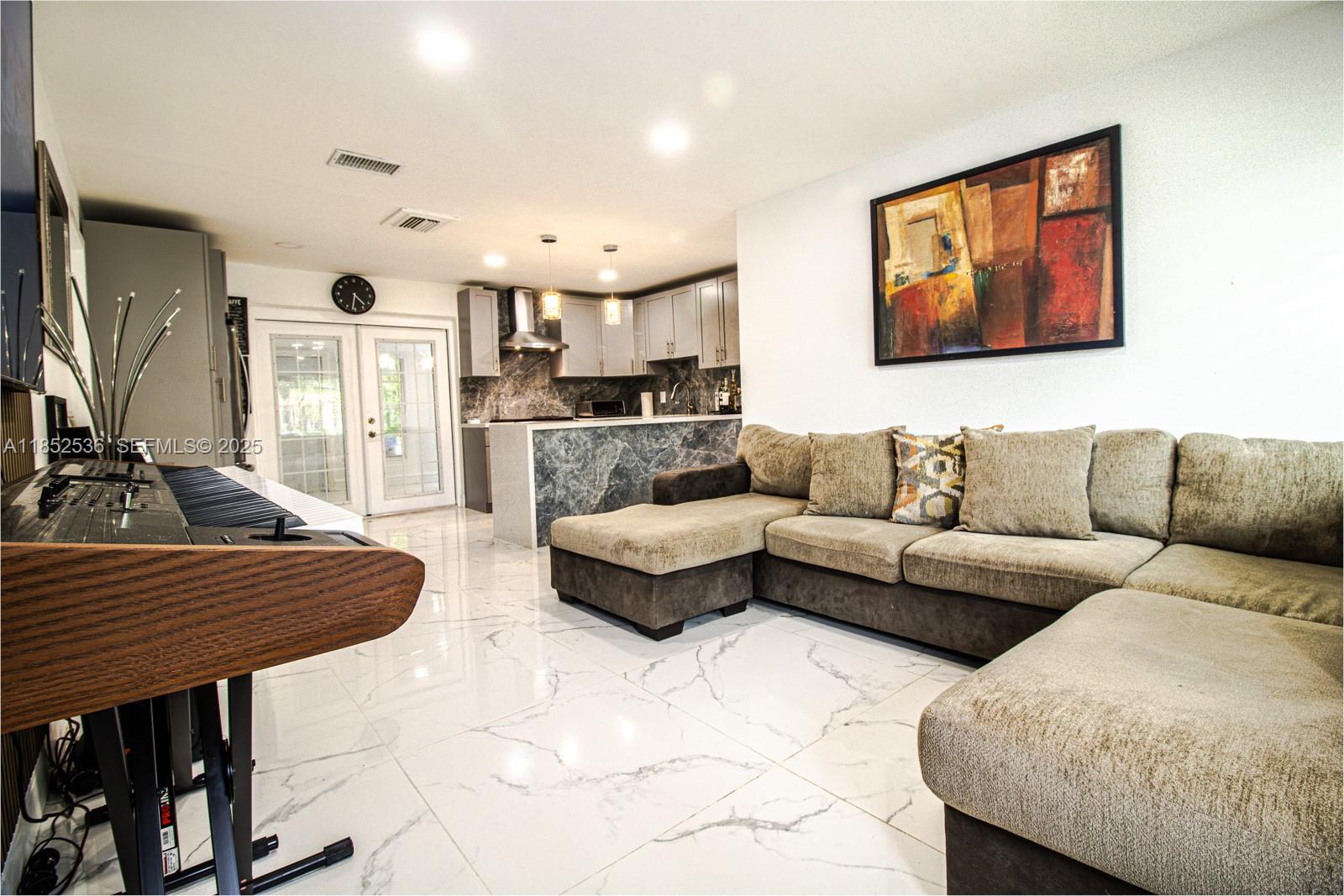 Photo of #A11852536 listing for Sale