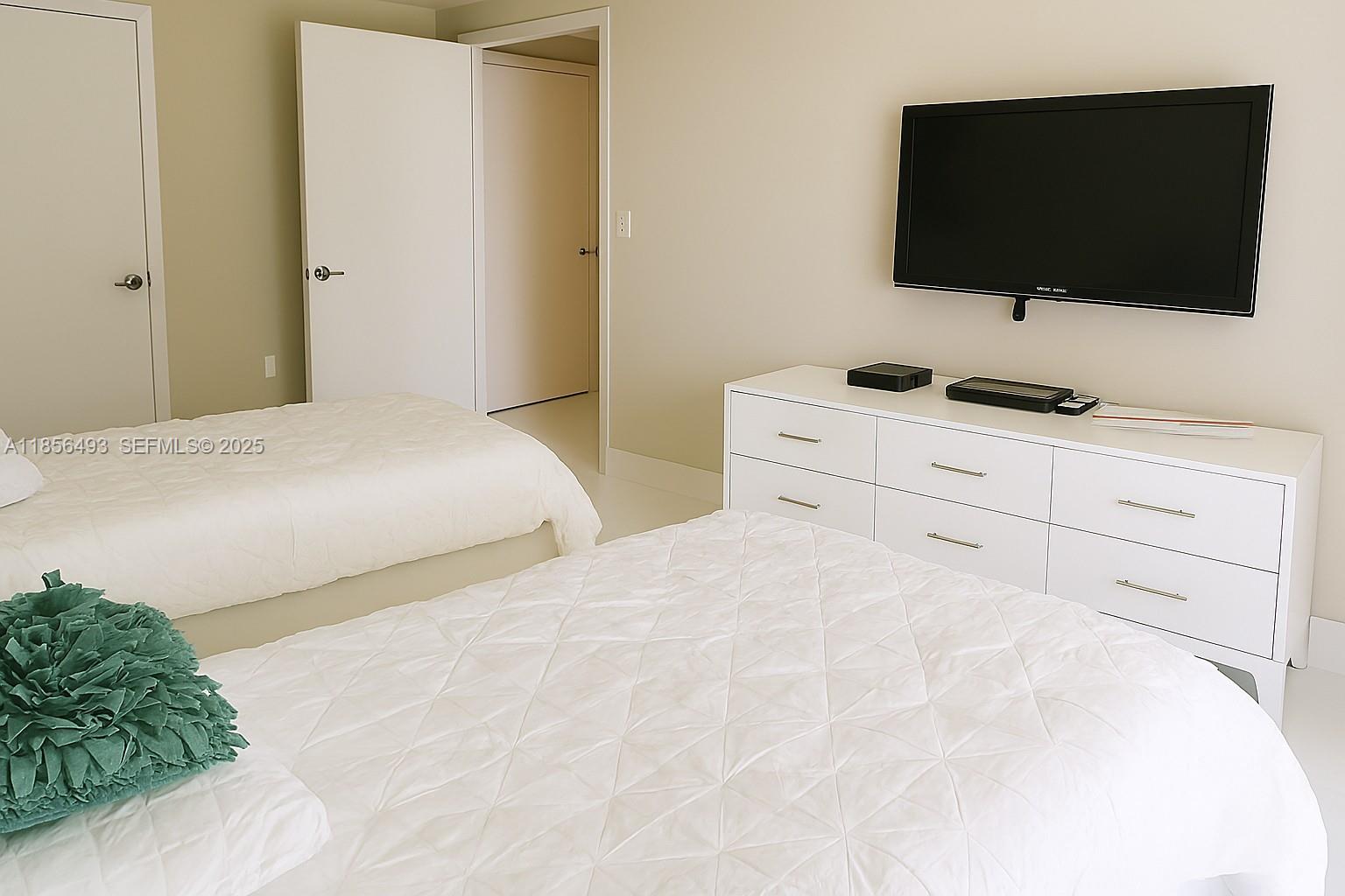 Photo of 250 Sunny Isles Boulevard 3-1506 #3-1506 listing for Sale