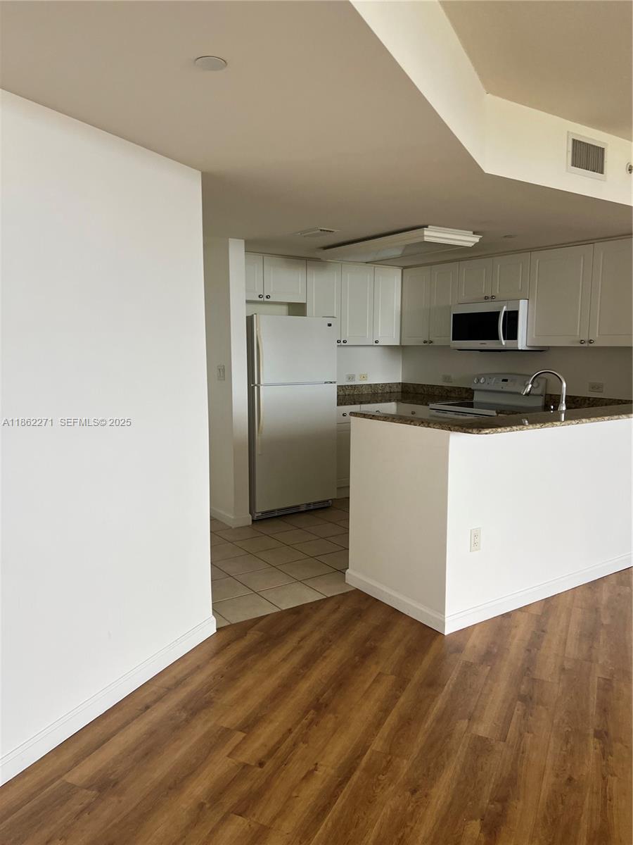 Photo of 19501 W Country Club Drive 1411 #1411 listing for Sale
