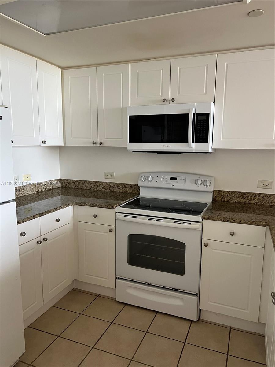 Photo of 19501 W Country Club Drive 1411 #1411 listing for Sale
