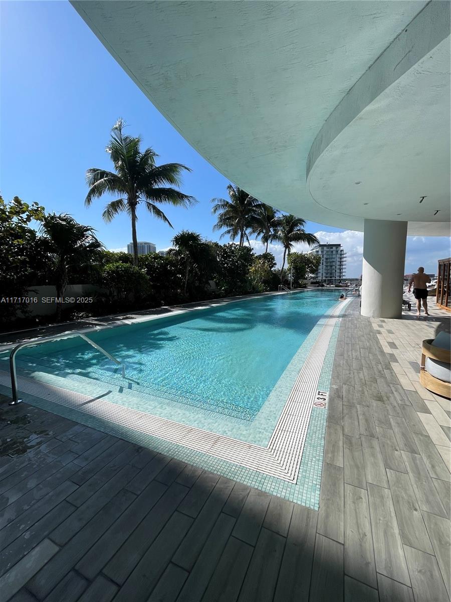 Photo of 488 NE 18th Street 4009 #4009 listing for Sale