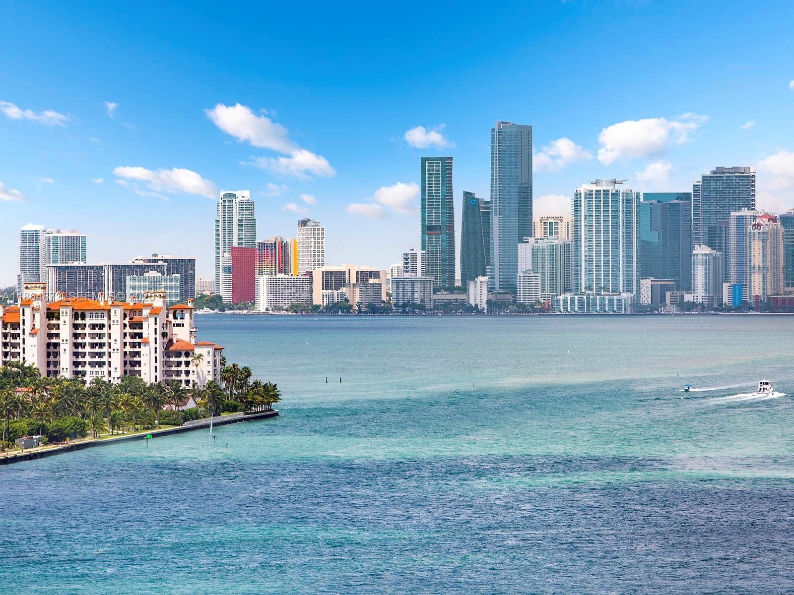 Photo of 100 S Pointe Drive 1501 #1501 listing for Sale