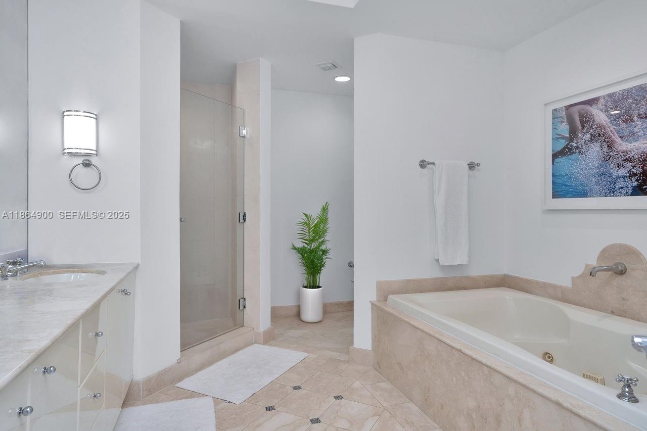 Photo of 100 S Pointe Drive 2208 #2208 listing for Sale