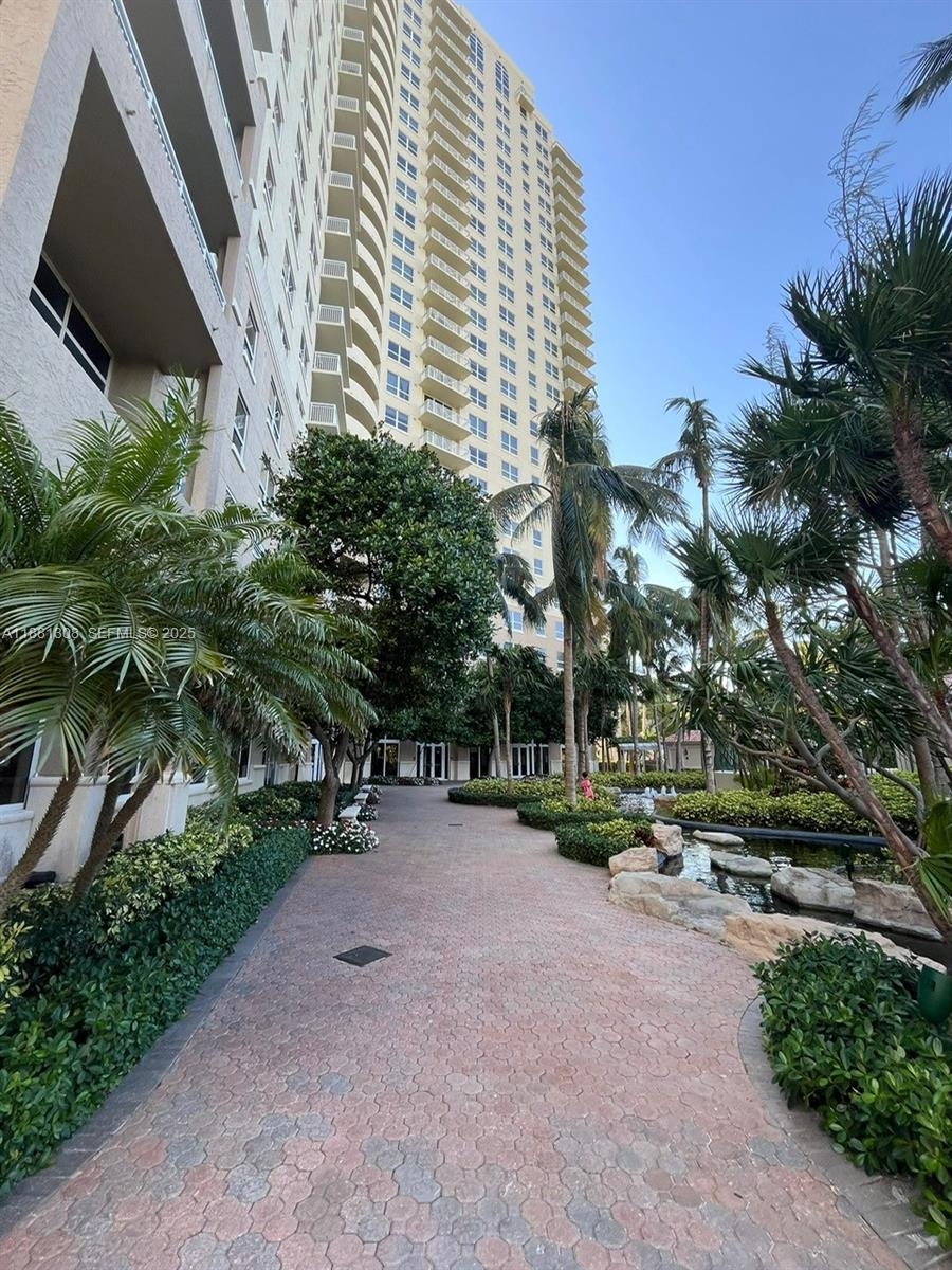 Photo of 19501 W Country Club Drive 1706 #1706 listing for Sale