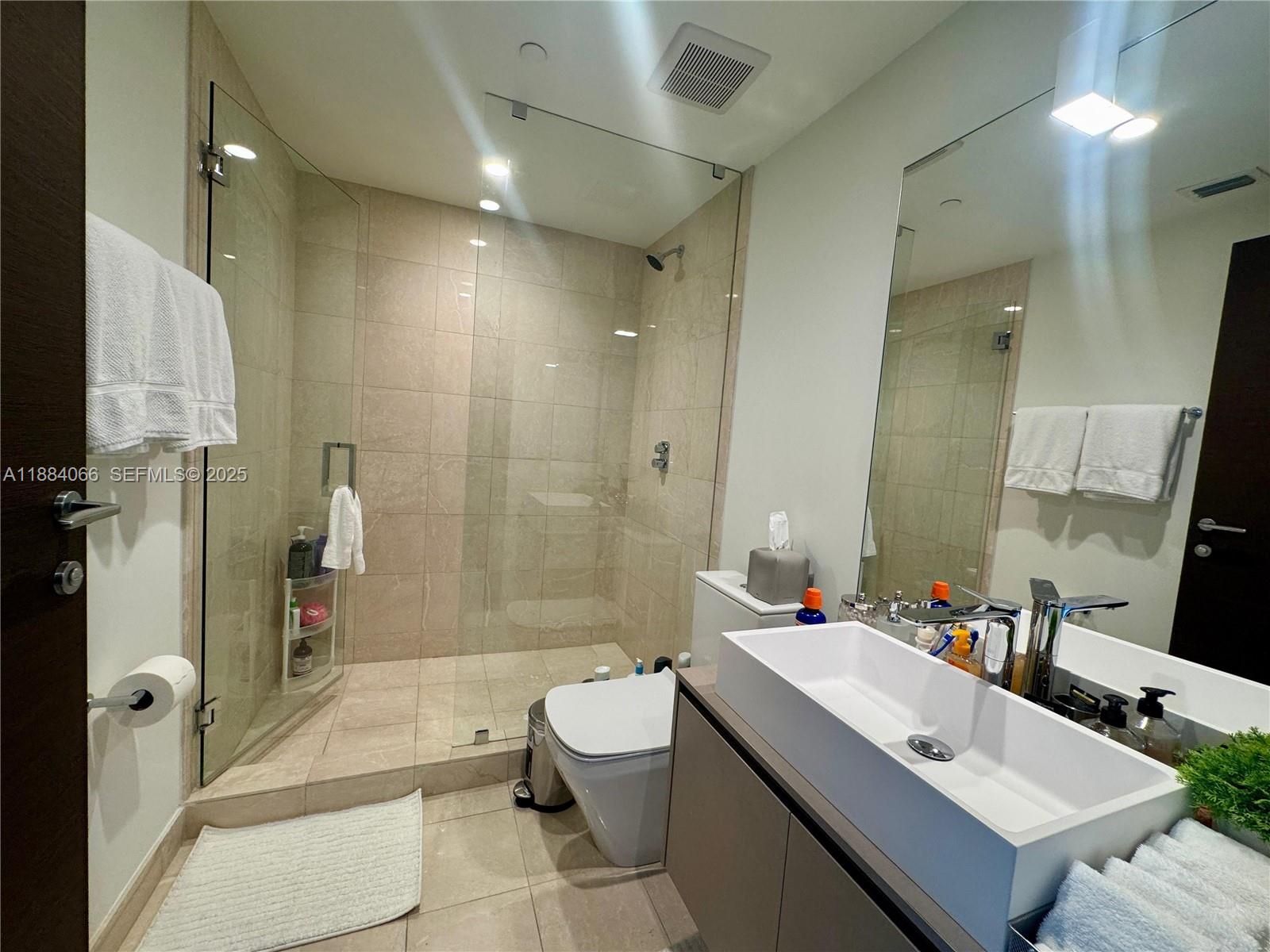 Photo of 1000 Brickell Plaza 3302 #3302 listing for Sale
