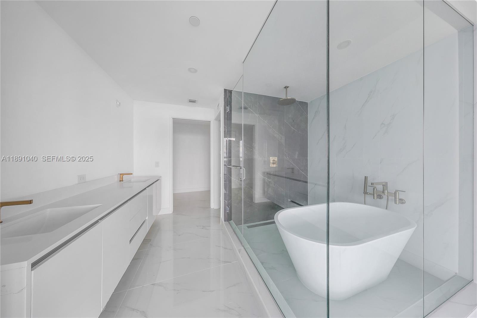 Photo of 700 NE 24 Street 3402 #3402 listing for Sale