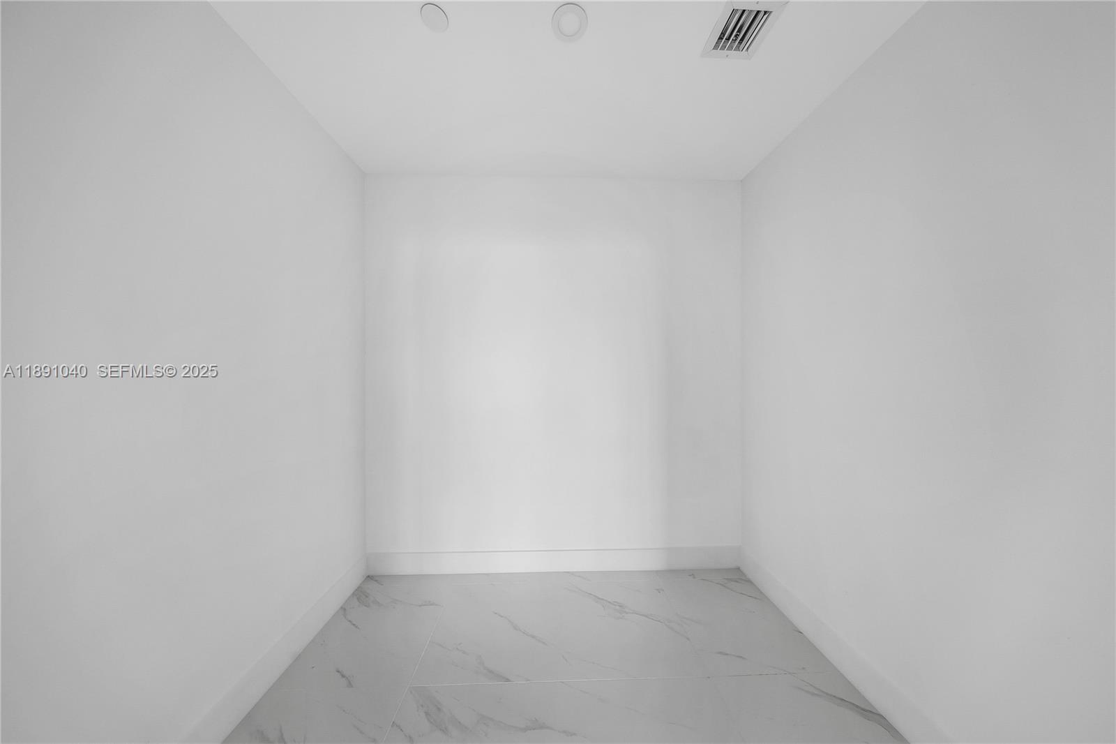 Photo of 700 NE 24 Street 3402 #3402 listing for Sale