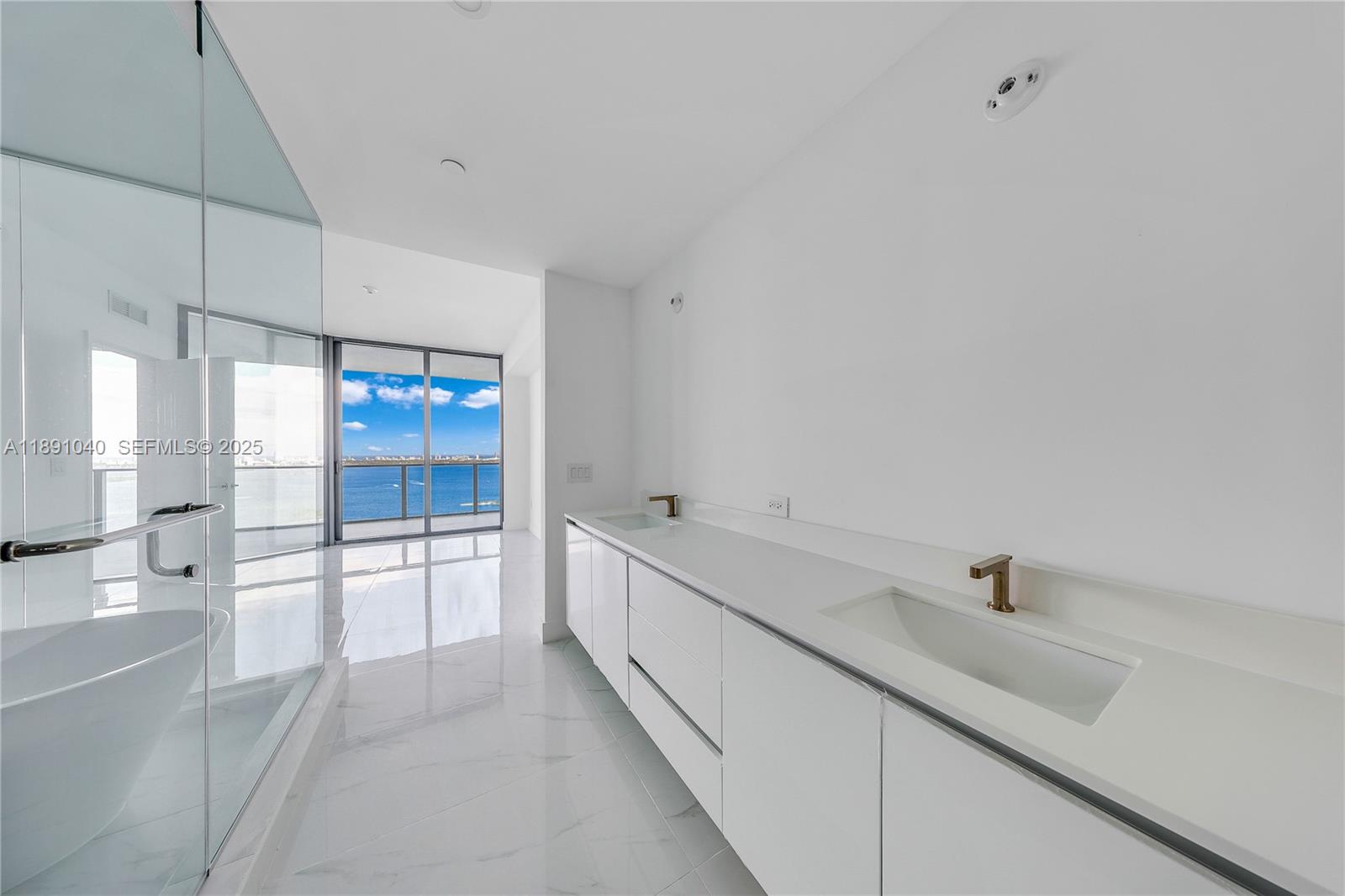 Photo of 700 NE 24 Street 3402 #3402 listing for Sale