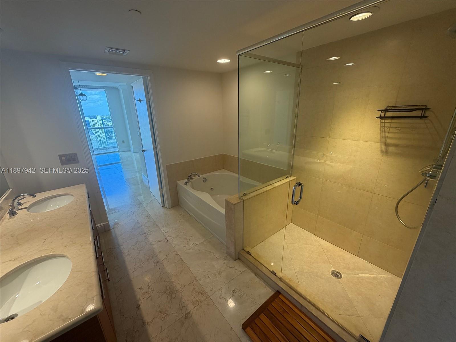 Photo of 50 Biscayne Boulevard 5211 #5211 listing for Sale