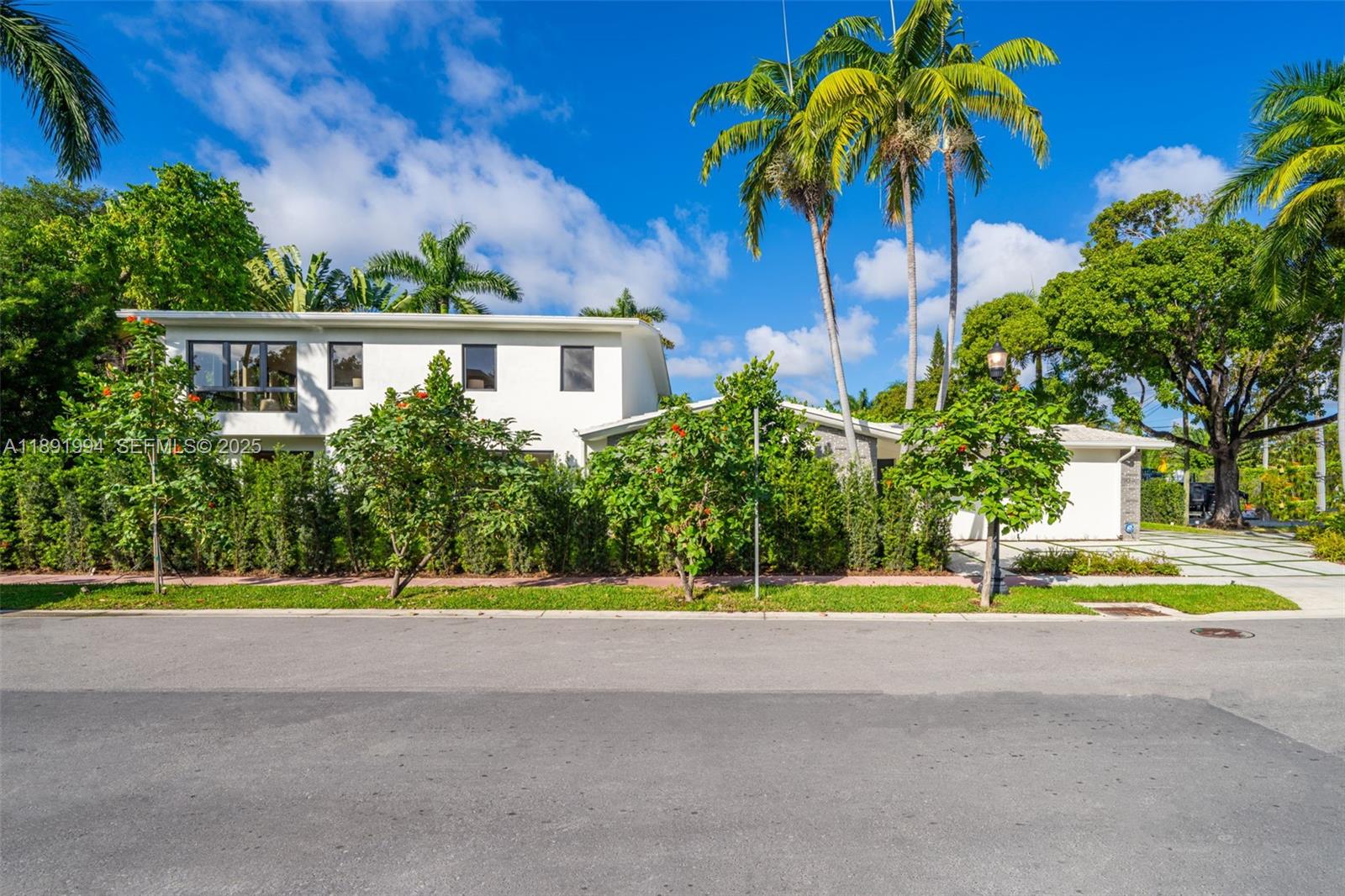 Photo of 222 E Rivo Alto Drive # listing for Sale