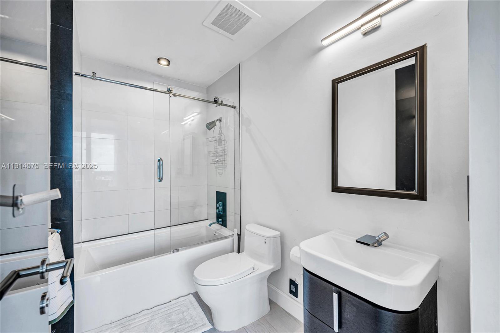 Photo of 2020 N Bayshore Drive 1906 #1906 listing for Sale