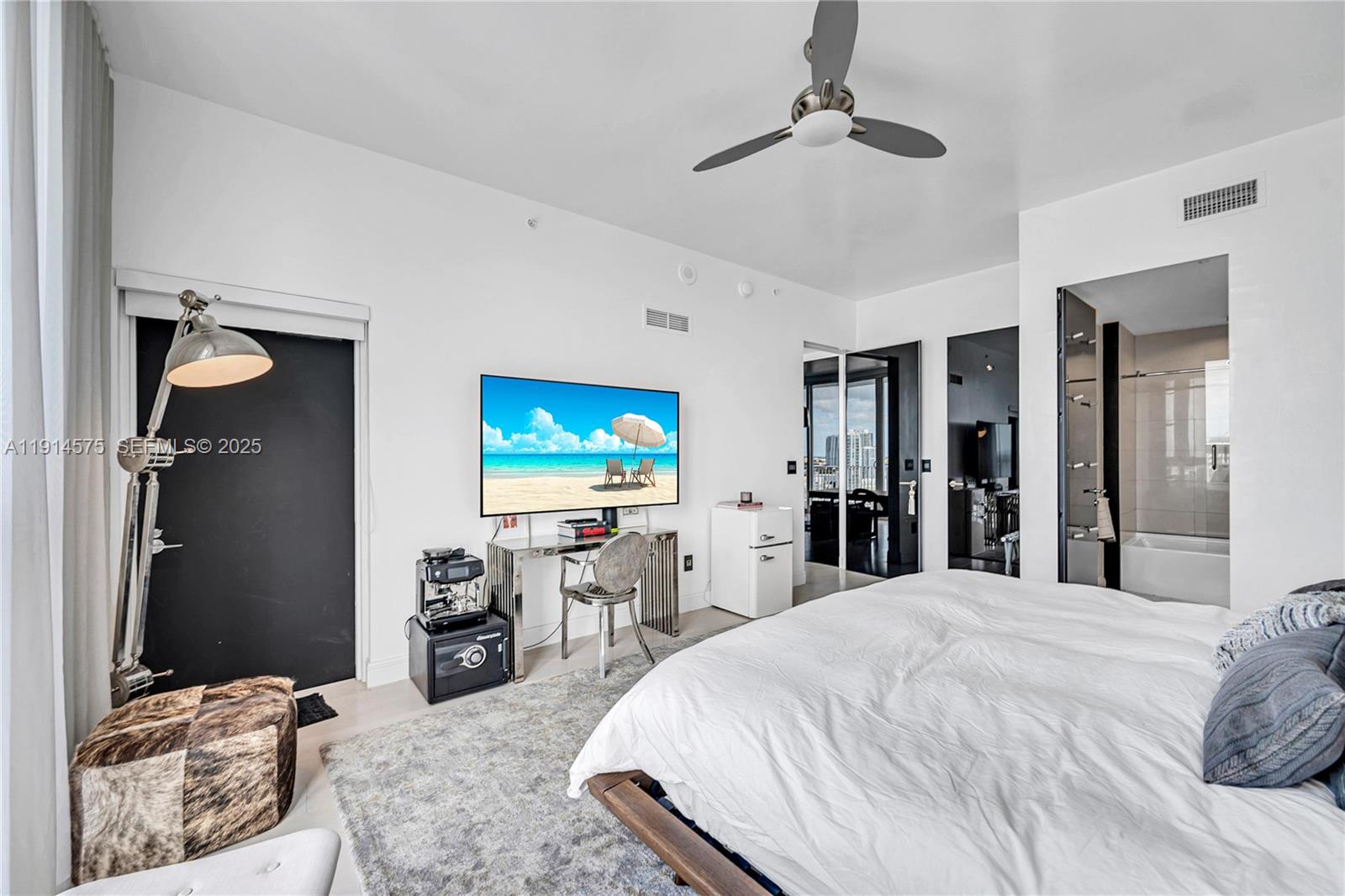 Photo of 2020 N Bayshore Drive 1906 #1906 listing for Sale