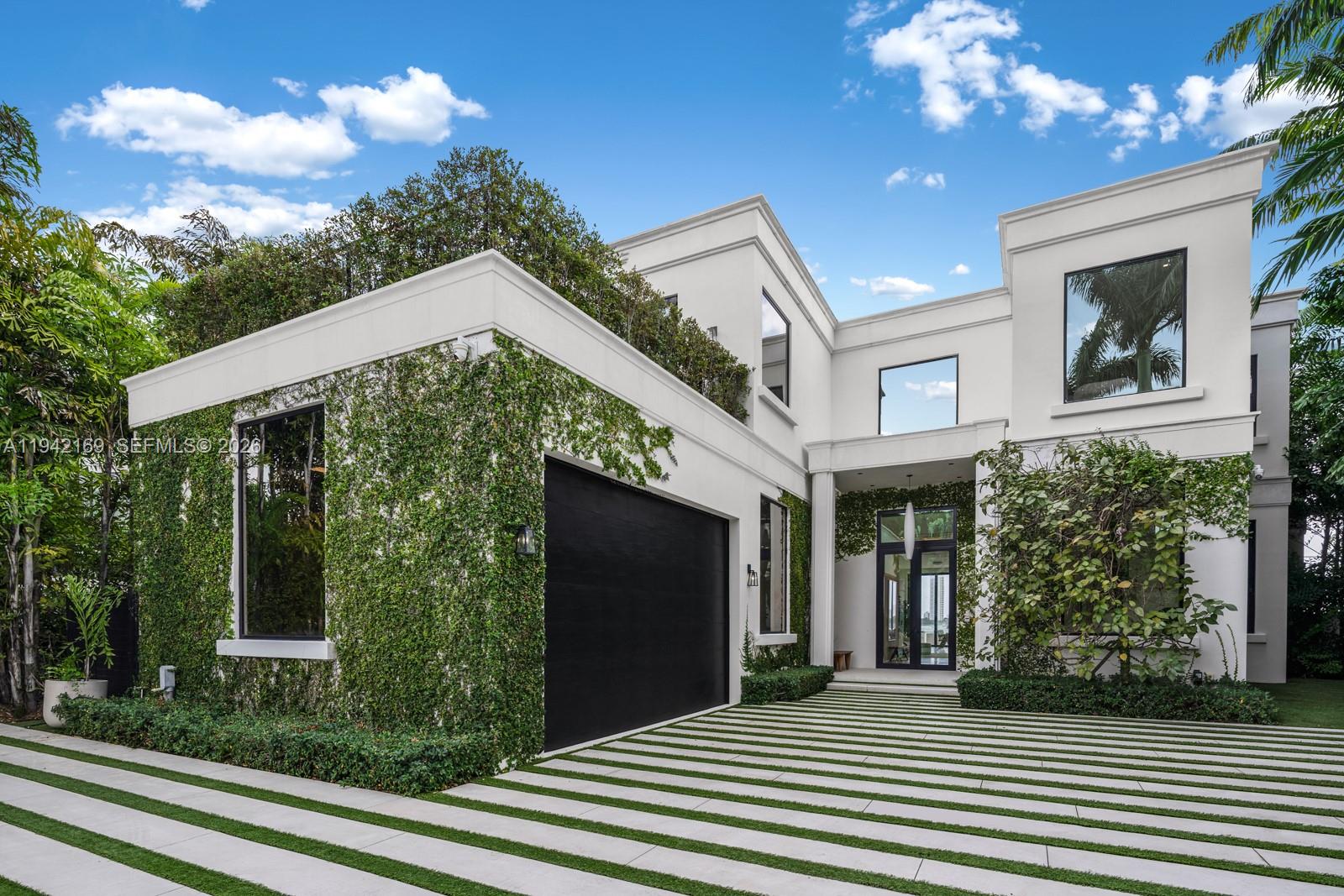 Photo of 33 E Dilido Drive # listing for Sale