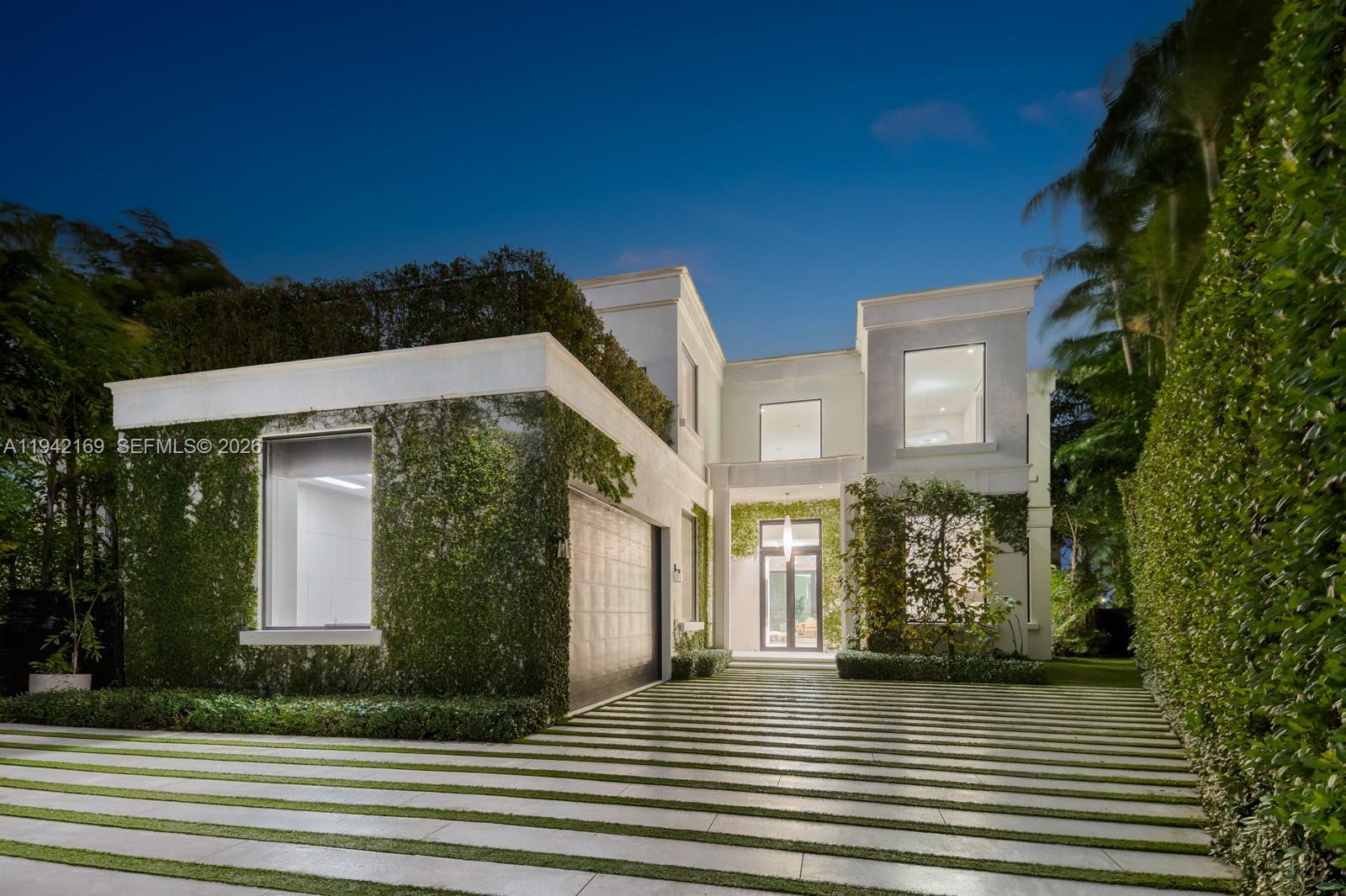 Photo of 33 E Dilido Drive # listing for Sale