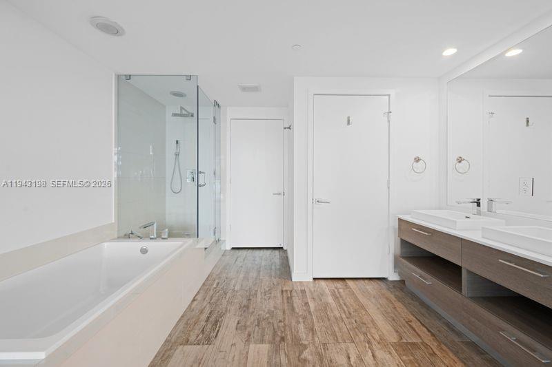 Photo of 650 NE 32nd Street 602 #602 listing for Sale