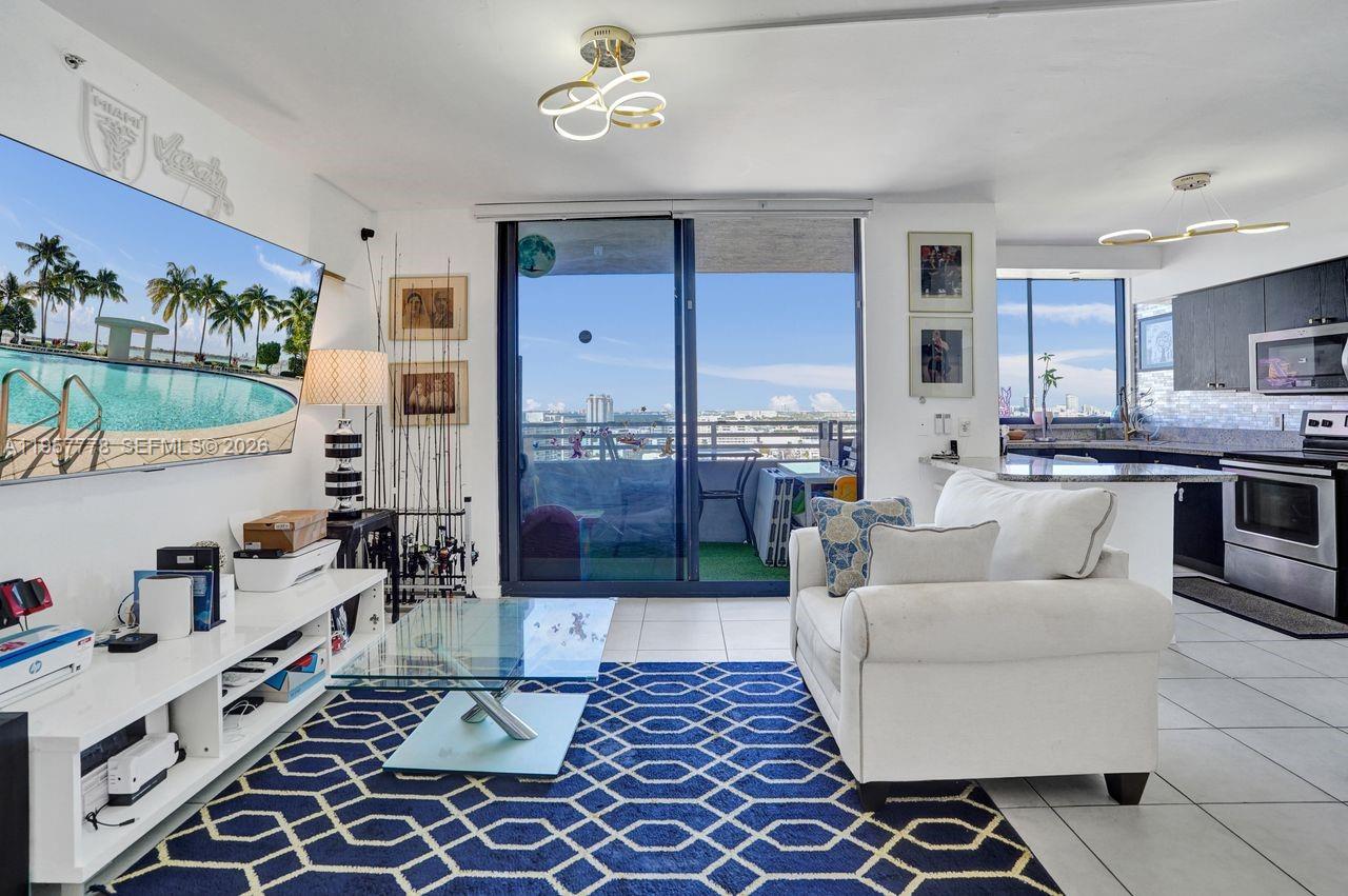Photo of 1330 West Avenue 1811 #1811 listing for Sale