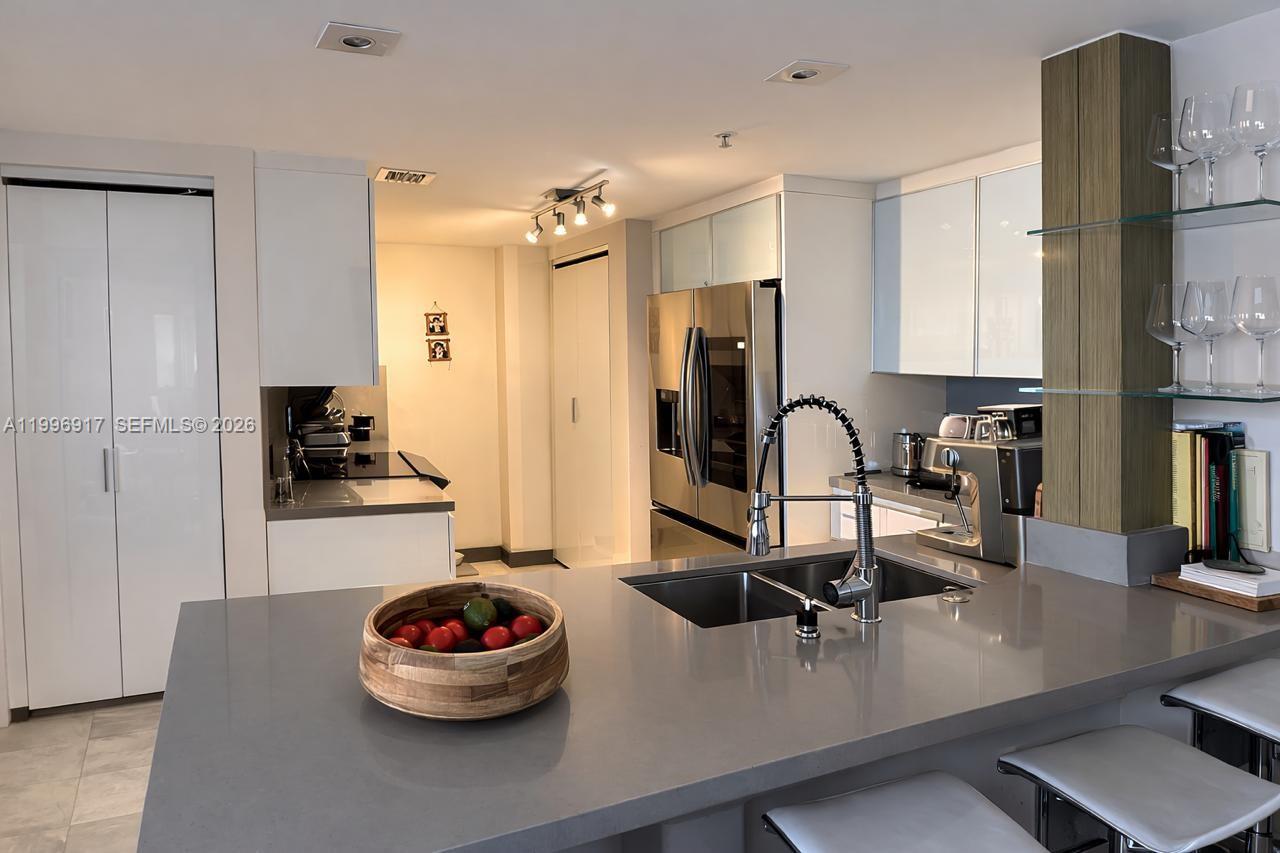 Photo of 701 Brickell Key Boulevard 1611 #1611 listing for Sale