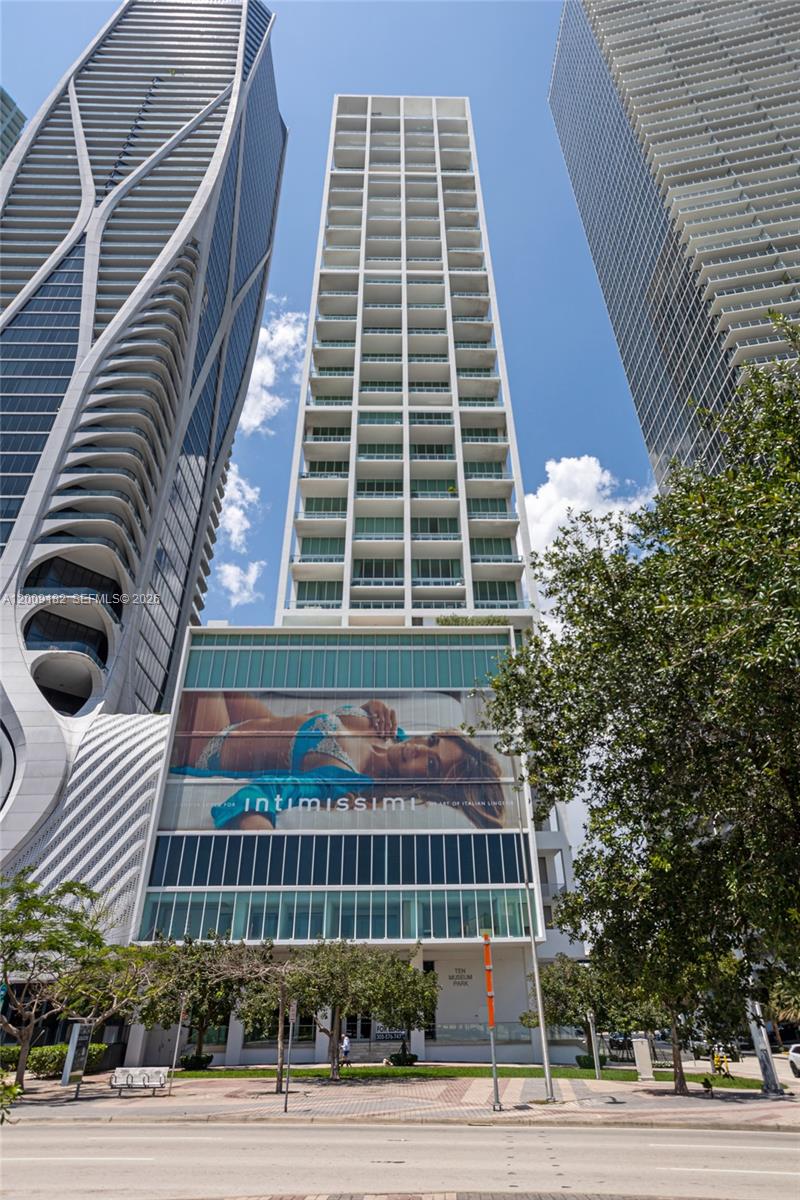 Photo of 1040 Biscayne Boulevard 3607 #3607 listing for Sale