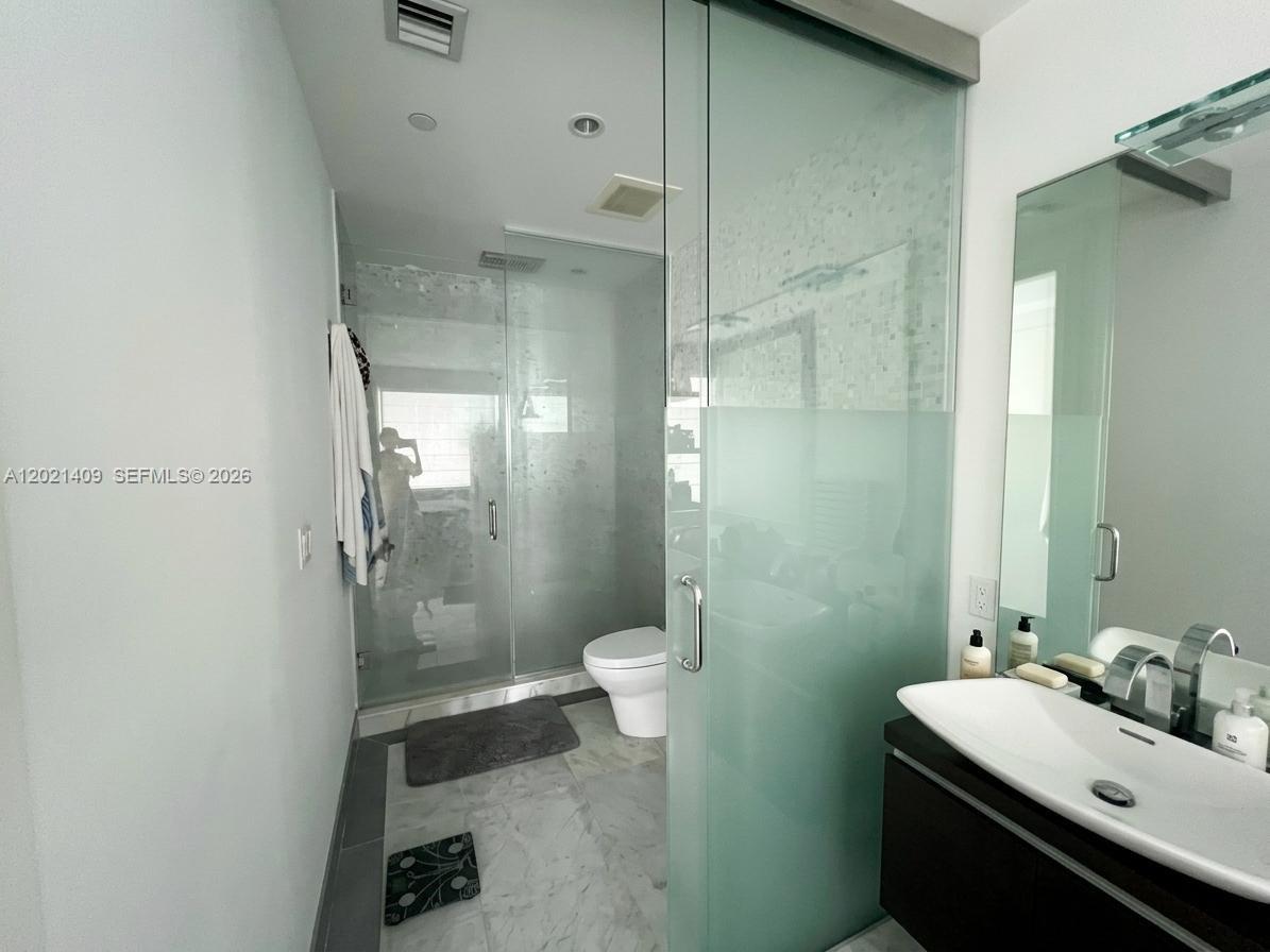 Photo of 200 Biscayne Boulevard Way 5004 #5004 listing for Sale