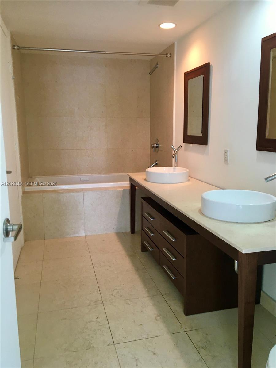 Photo of 475 Brickell Avenue 1614 #1614 listing for Sale