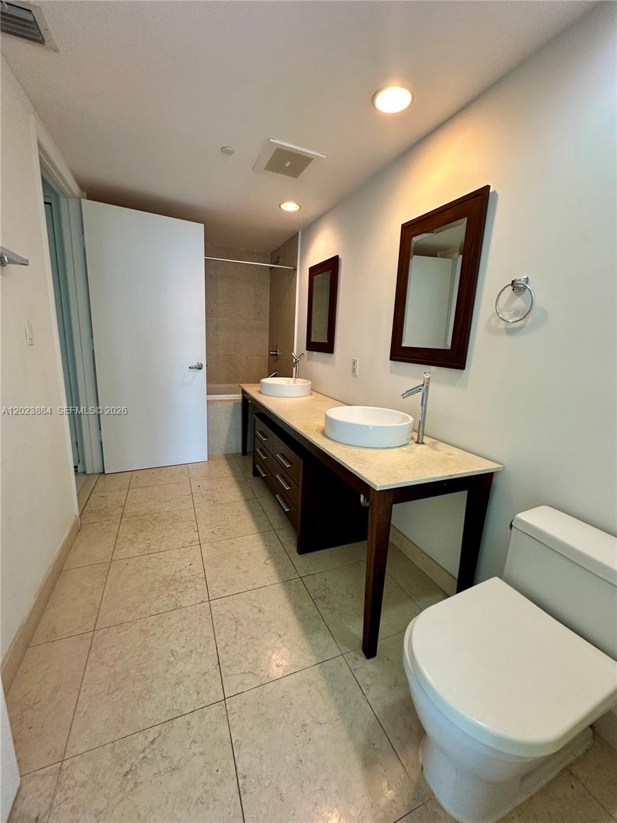 Photo of 475 Brickell Avenue 1614 #1614 listing for Sale