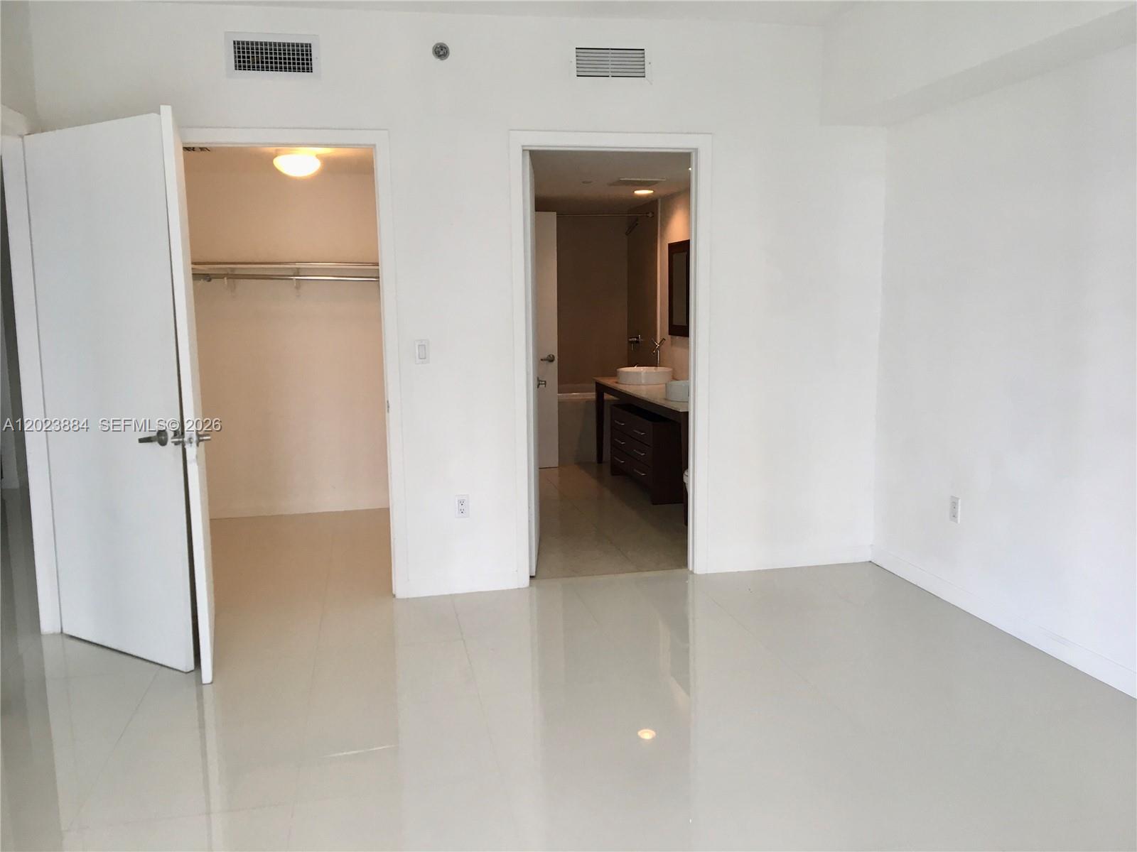 Photo of 475 Brickell Avenue 1614 #1614 listing for Sale