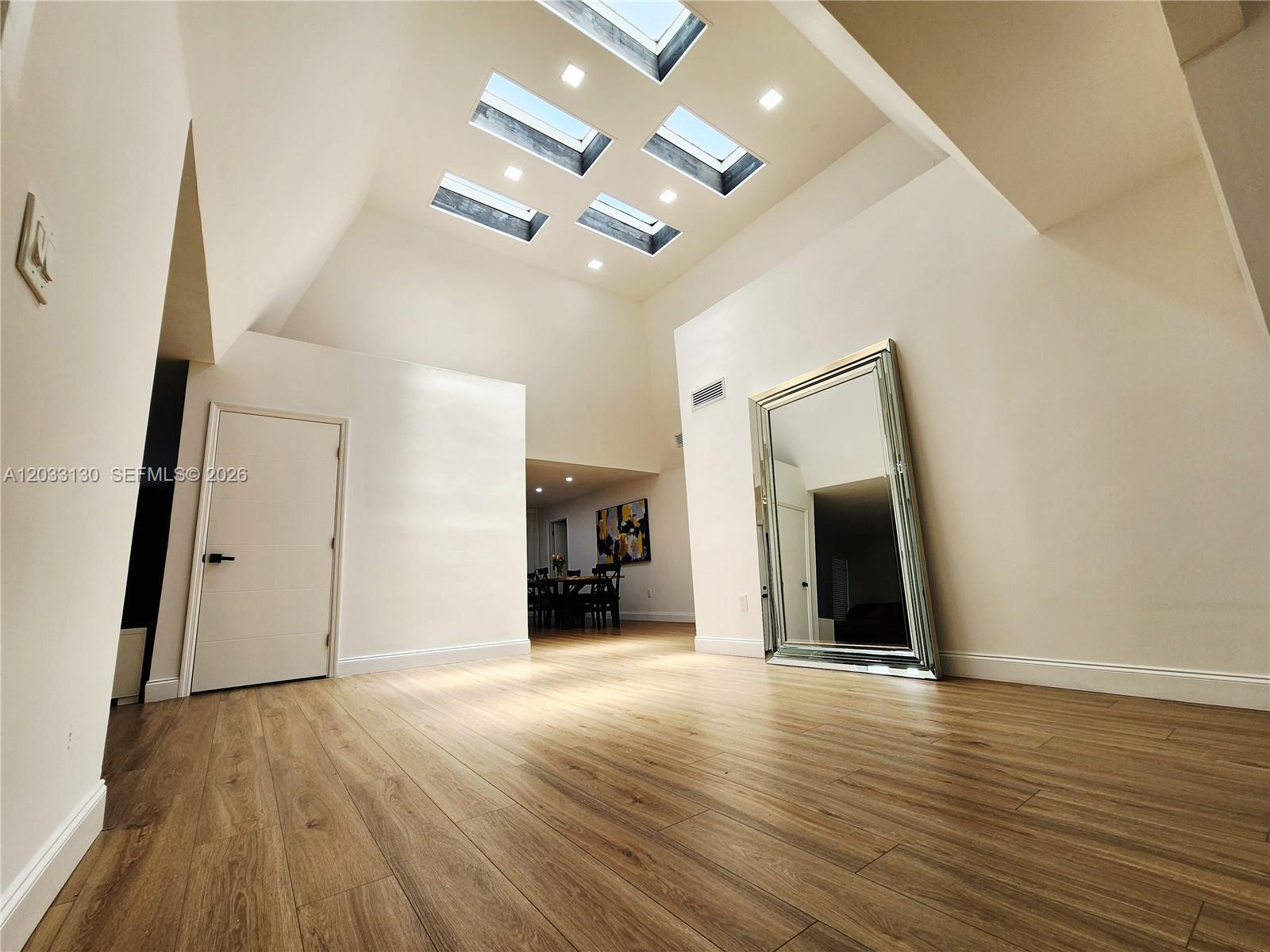 Photo of #A12033130 listing for Sale