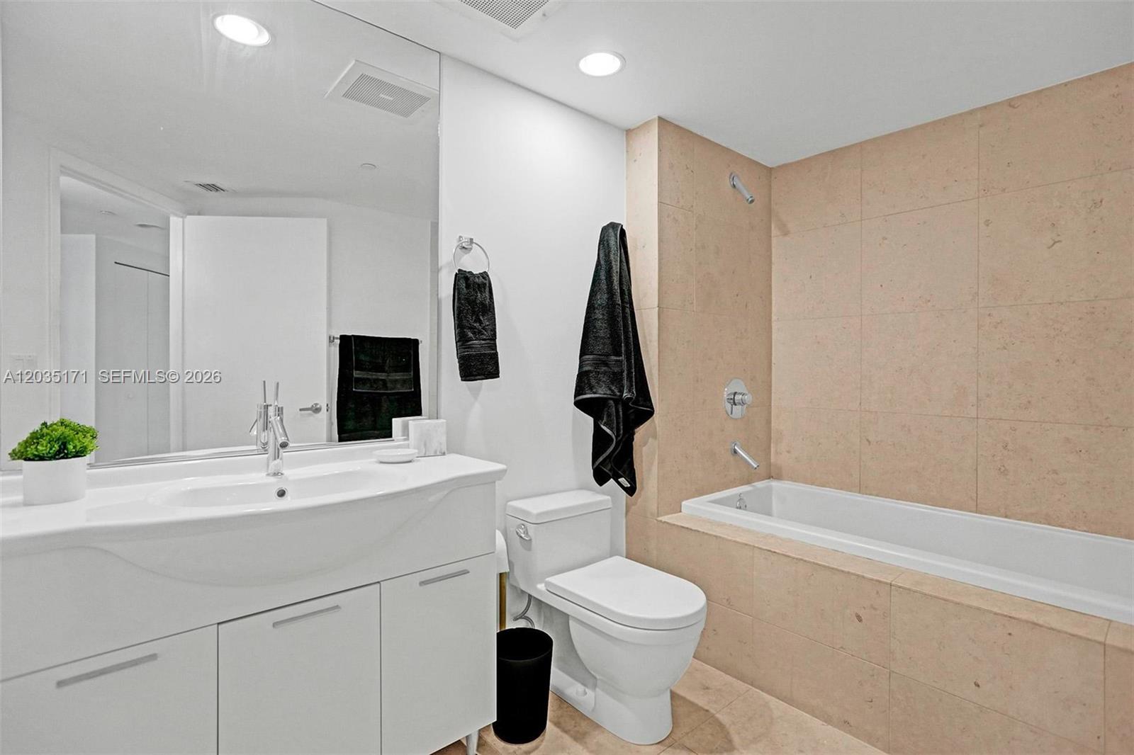 Photo of 475 Brickell Avenue 3408 #3408 listing for Sale