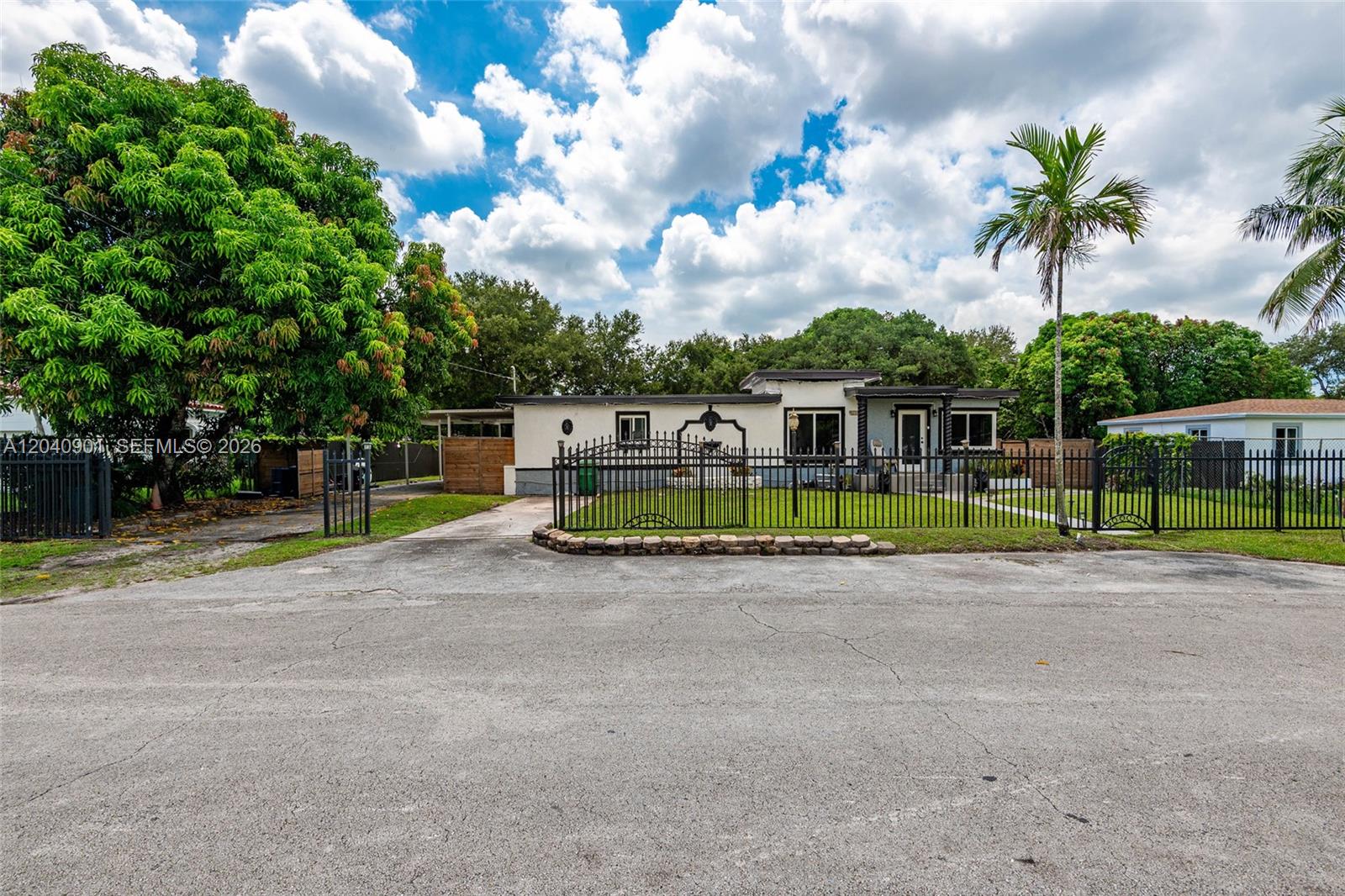 Photo of #A12040901 listing for Sale