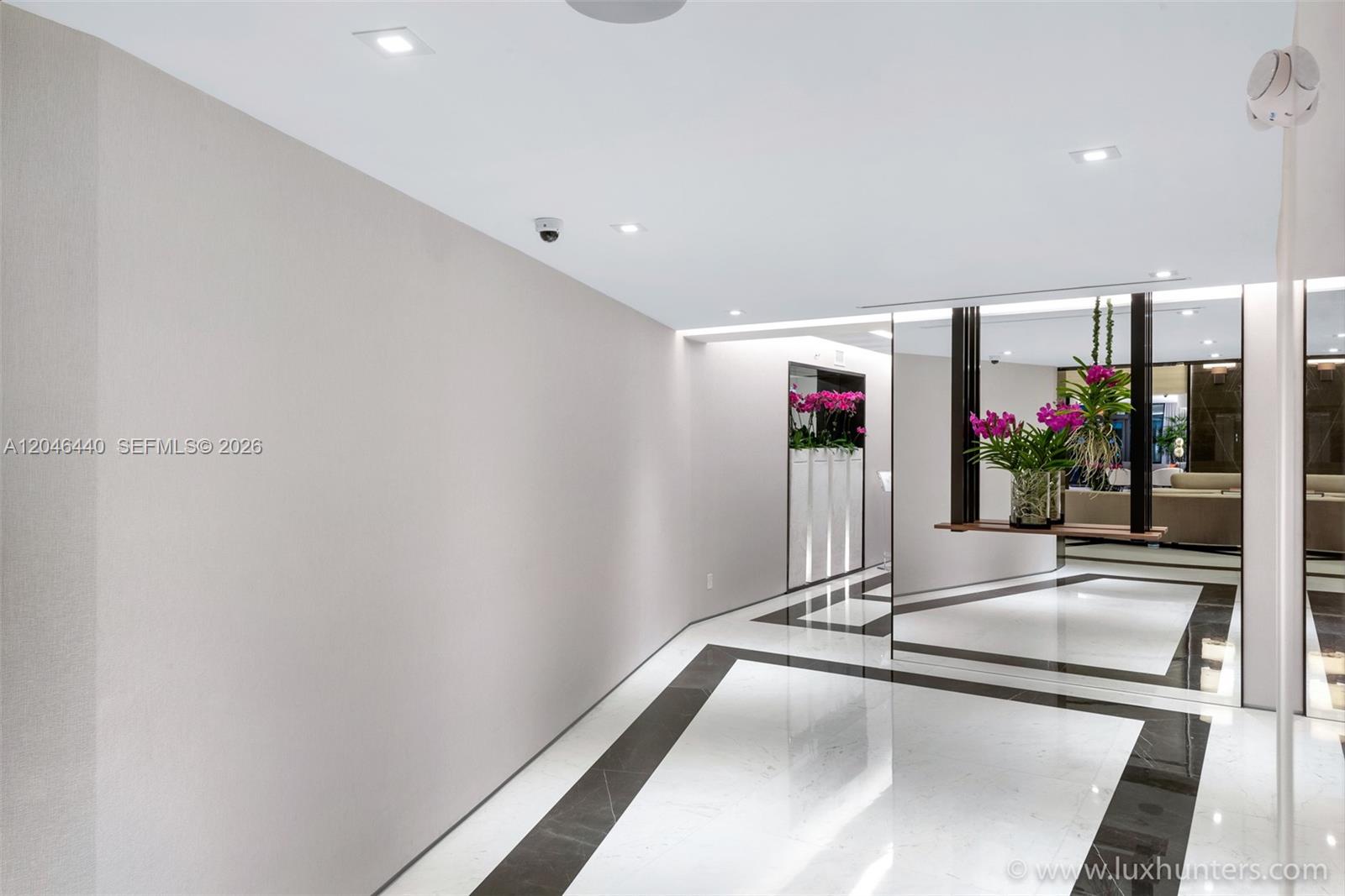 Photo of 300 S Pointe Drive 907 #907 listing for Sale