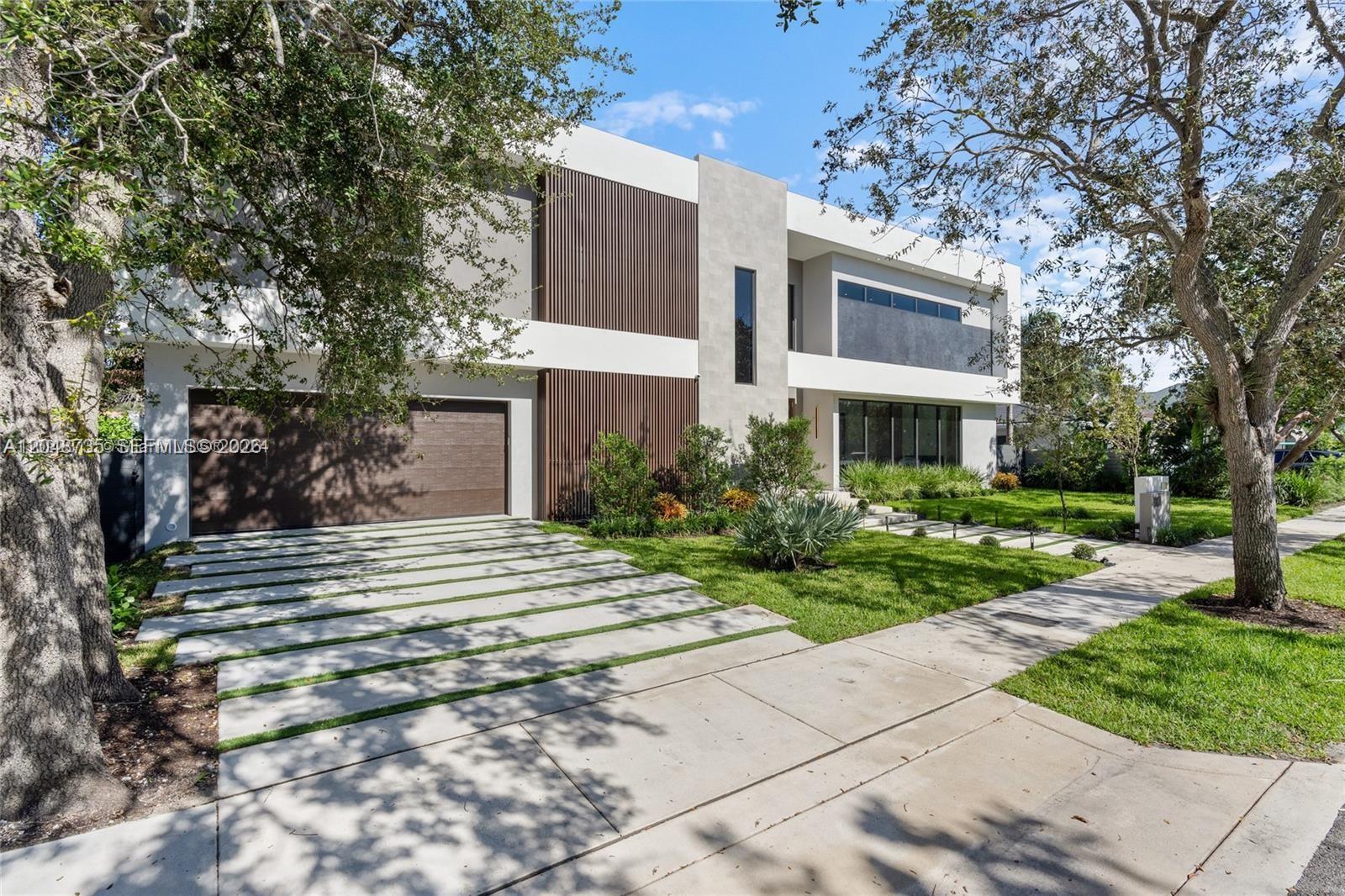 Photo of 801 SE 11th Court # listing for Sale