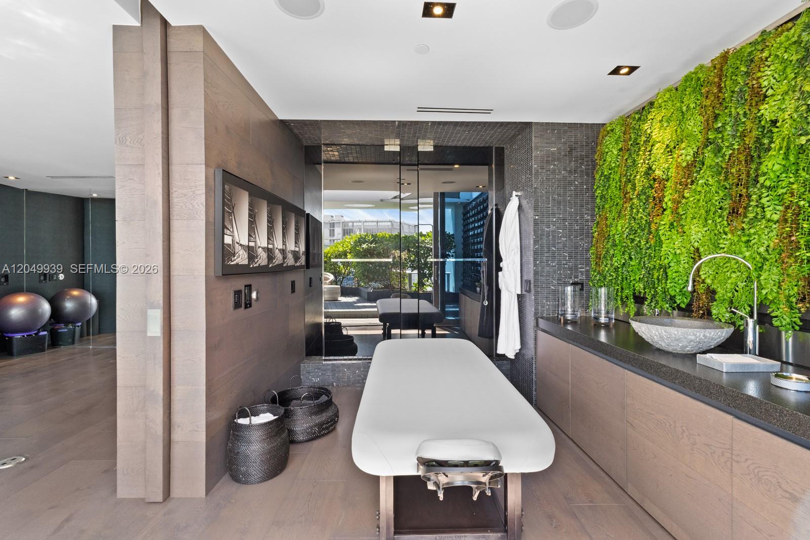 Photo of 200 Biscayne Boulevard Way PH-5404 #PH-5404 listing for Sale