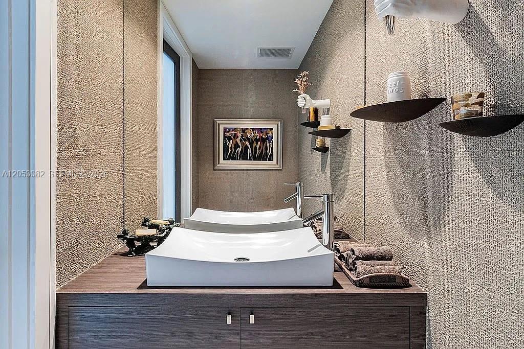 Photo of 1100 Biscayne Boulevard 1501 #1501 listing for Sale