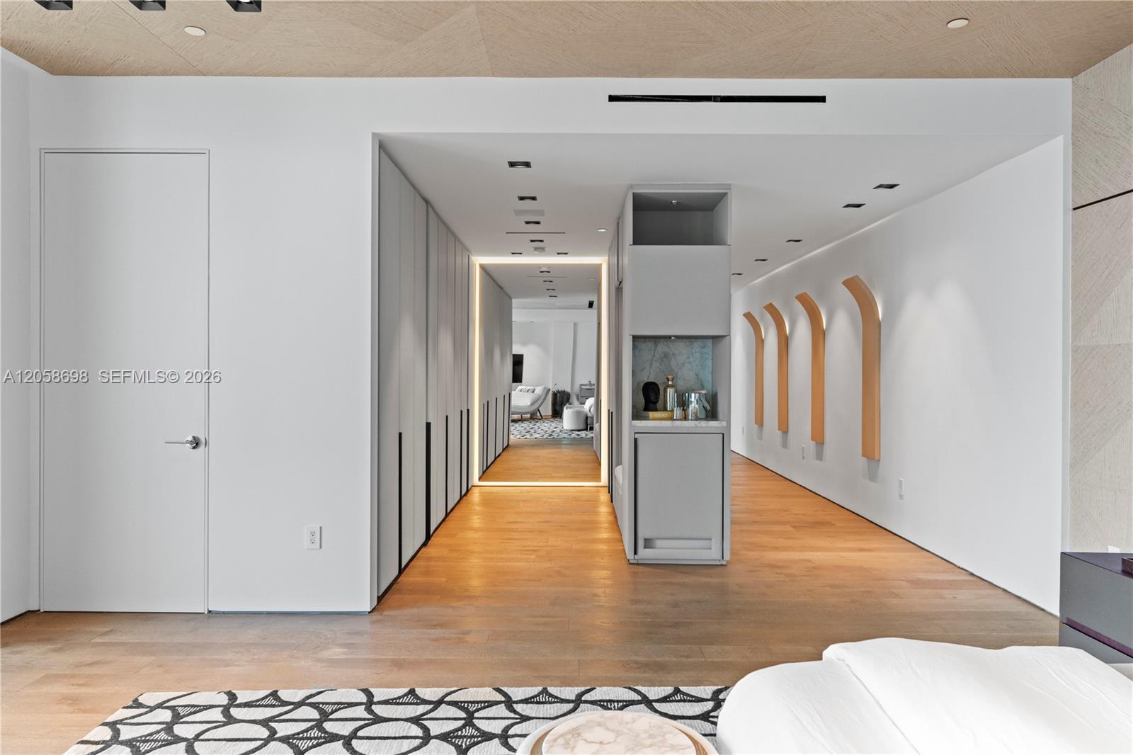 Photo of 650 NE 32nd Street BH2 #BH2 listing for Sale