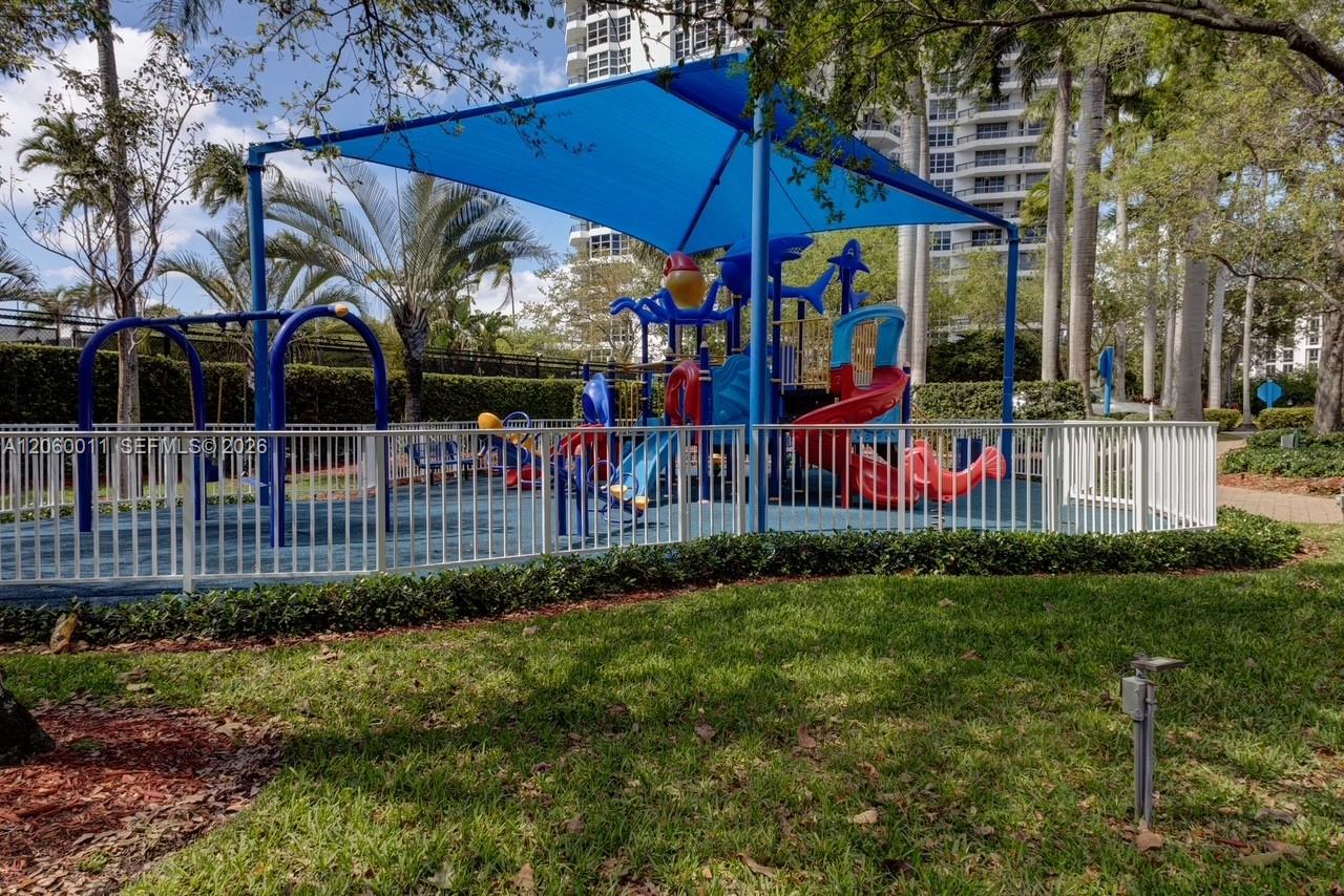 Photo of 3600 Mystic Pointe Drive 613 #613 listing for Sale