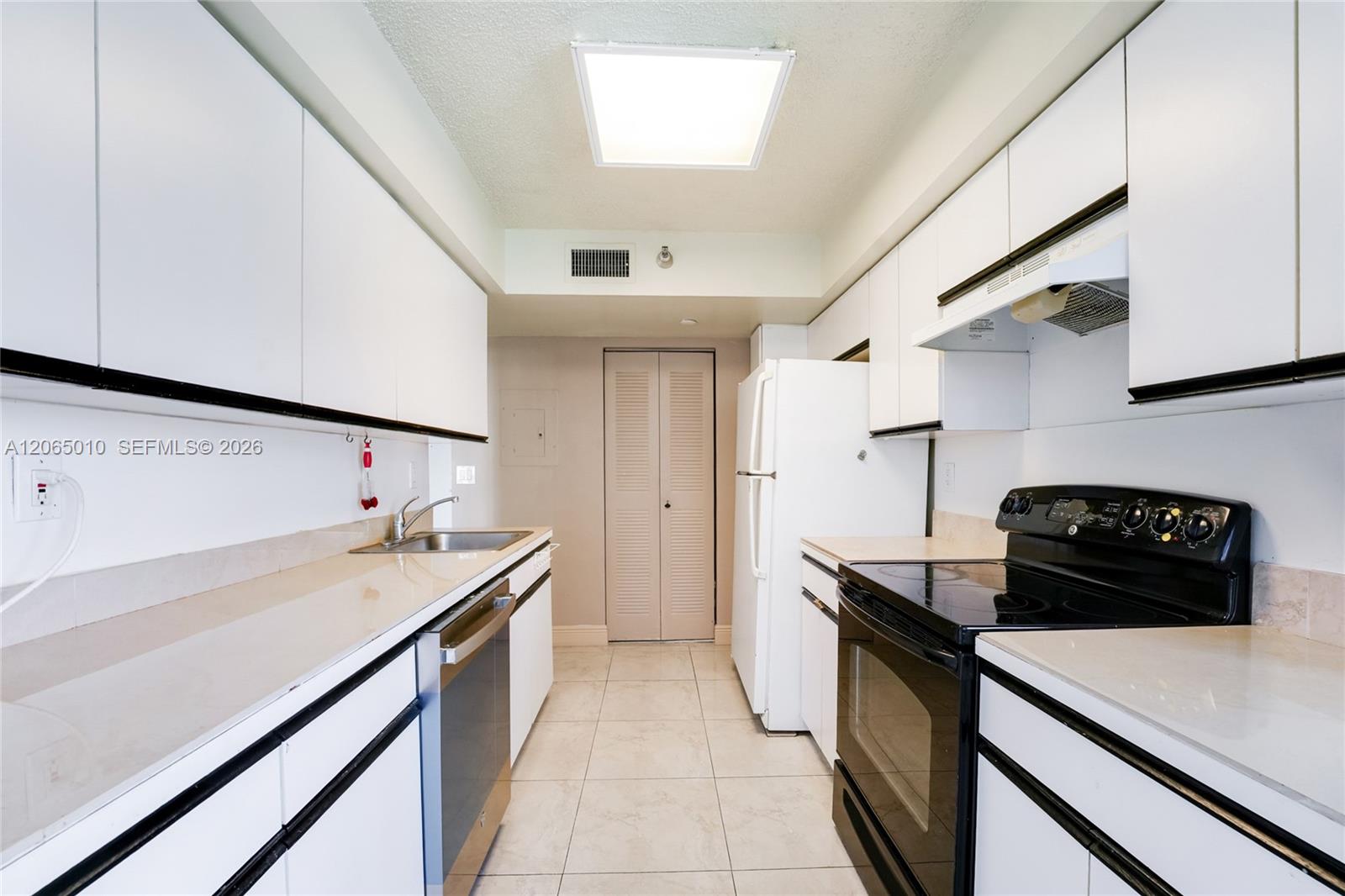 Photo of 19101 NE 36th Court 705 #705 listing for Sale