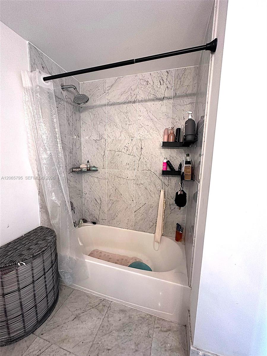 Photo of 244 Biscayne Boulevard 3707 #3707 listing for Sale