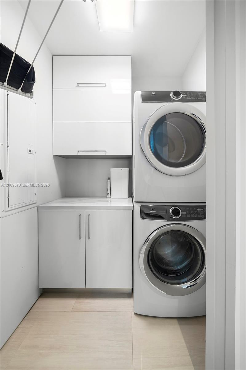 Photo of 100 S Pointe Drive 1409 #1409 listing for Sale
