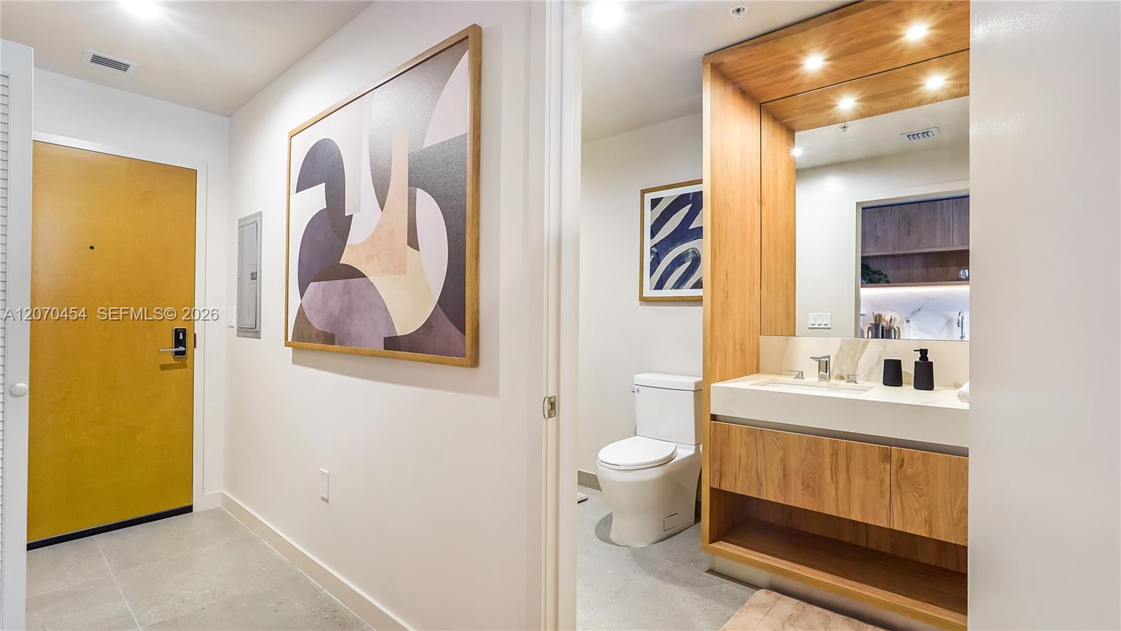 Photo of 11 NE 6th Street 808 #808 listing for Sale