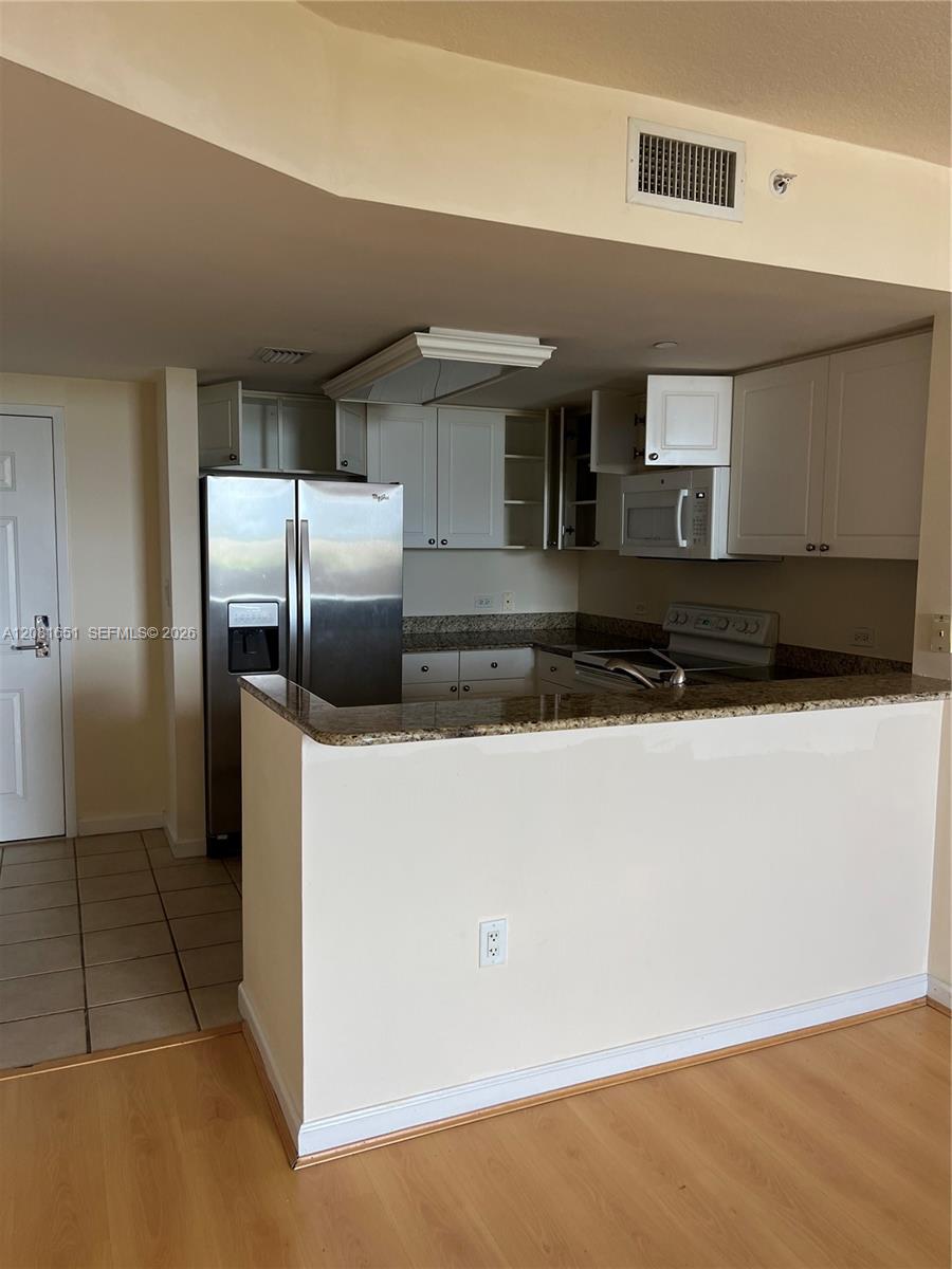 Photo of 19501 W Country Club Drive 611 #611 listing for Sale